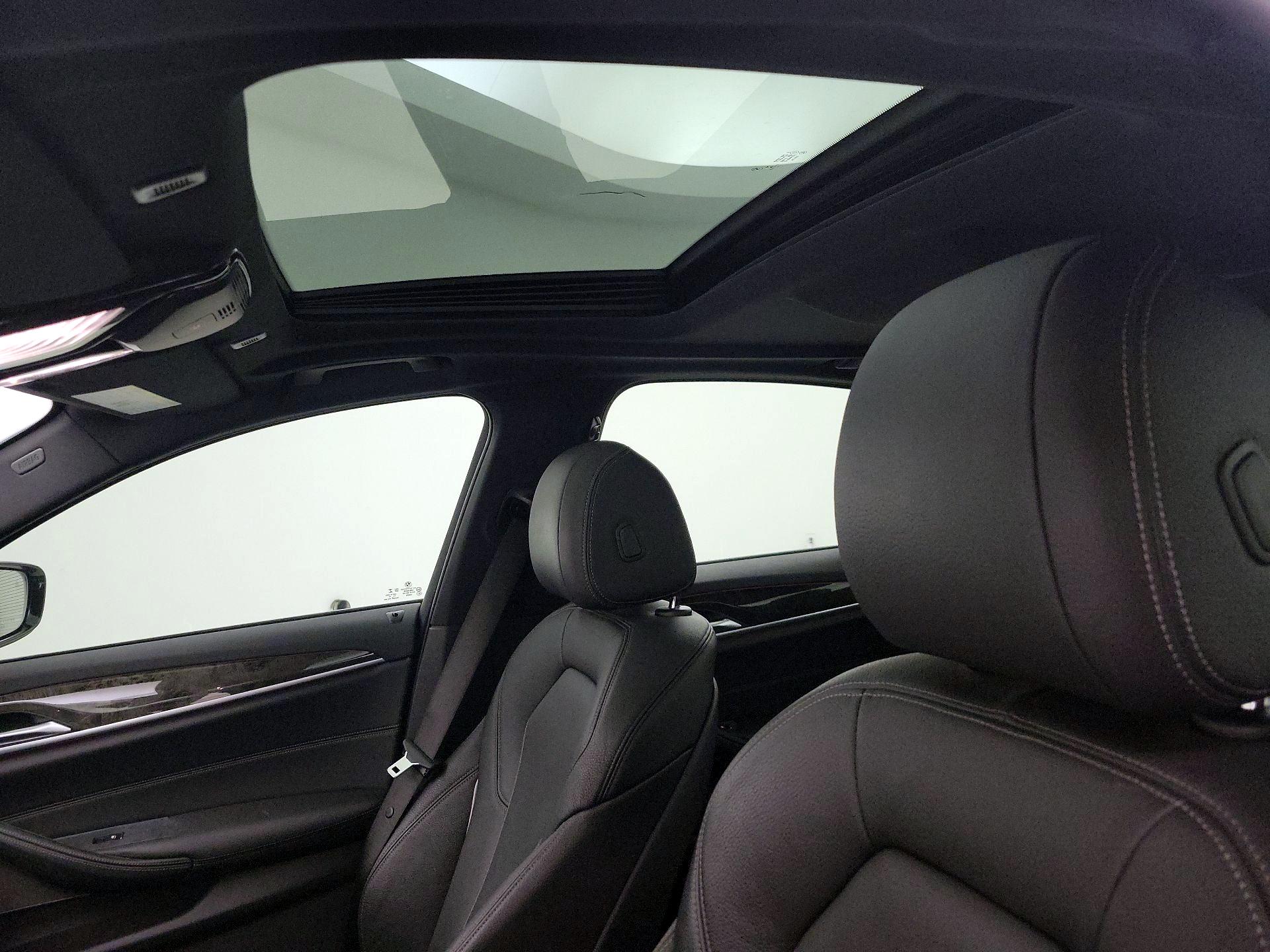 Thumbnail: 2022 BMW 5 Series - 18