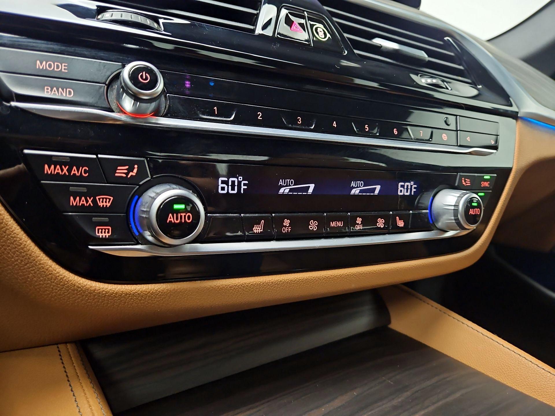 Thumbnail: 2022 BMW 5 Series - 17