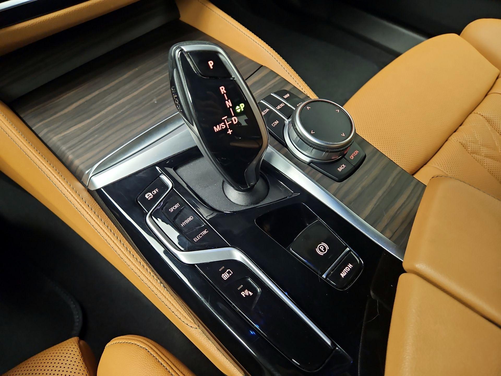 Thumbnail: 2022 BMW 5 Series - 18