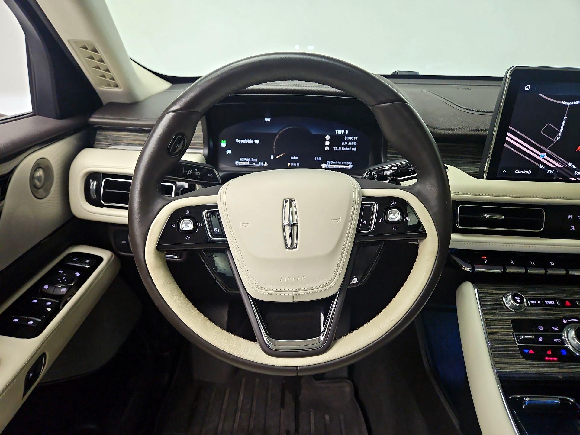 Thumbnail: 2020 Lincoln Aviator - 10