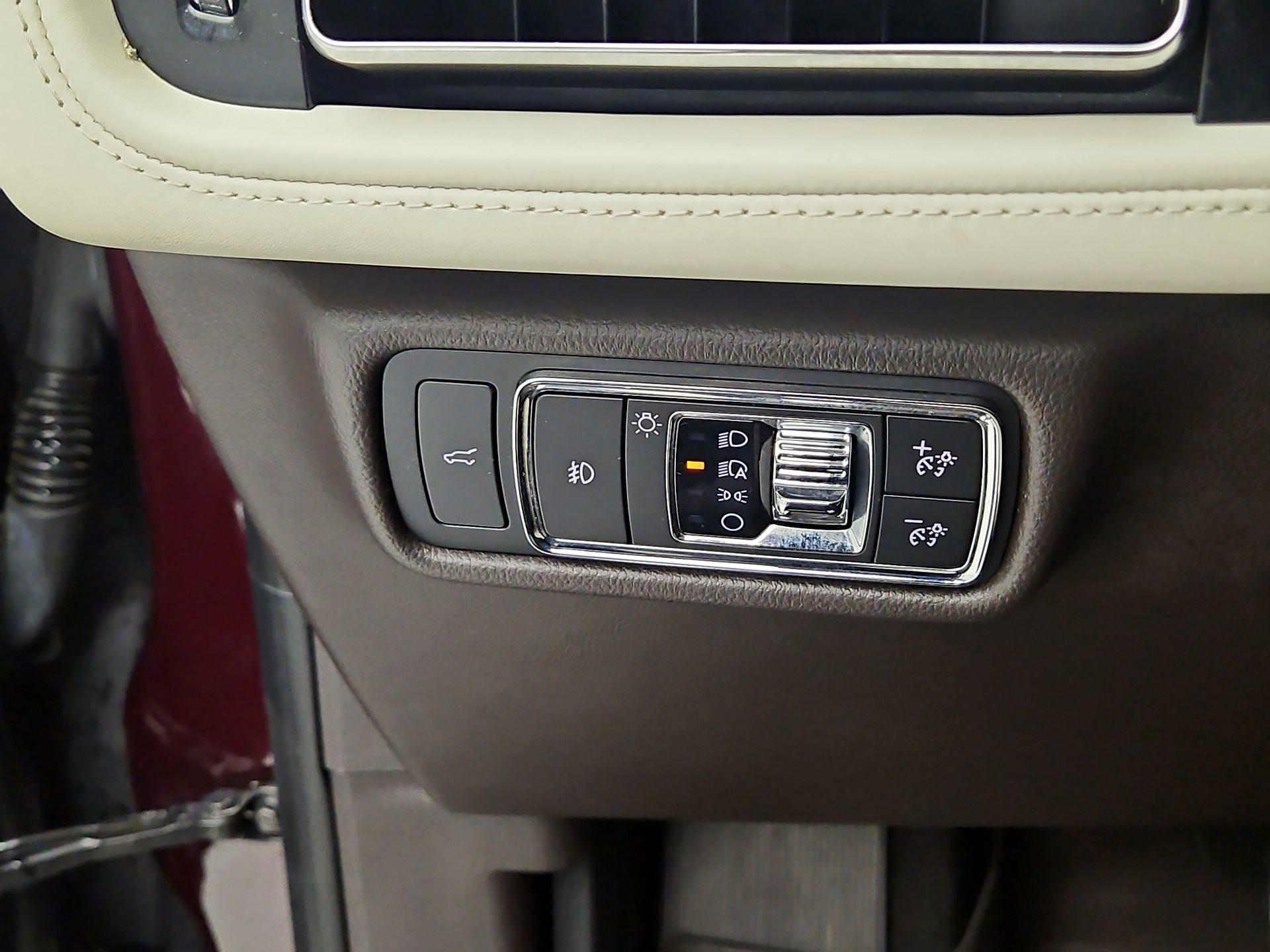 Thumbnail: 2020 Lincoln Aviator - 13