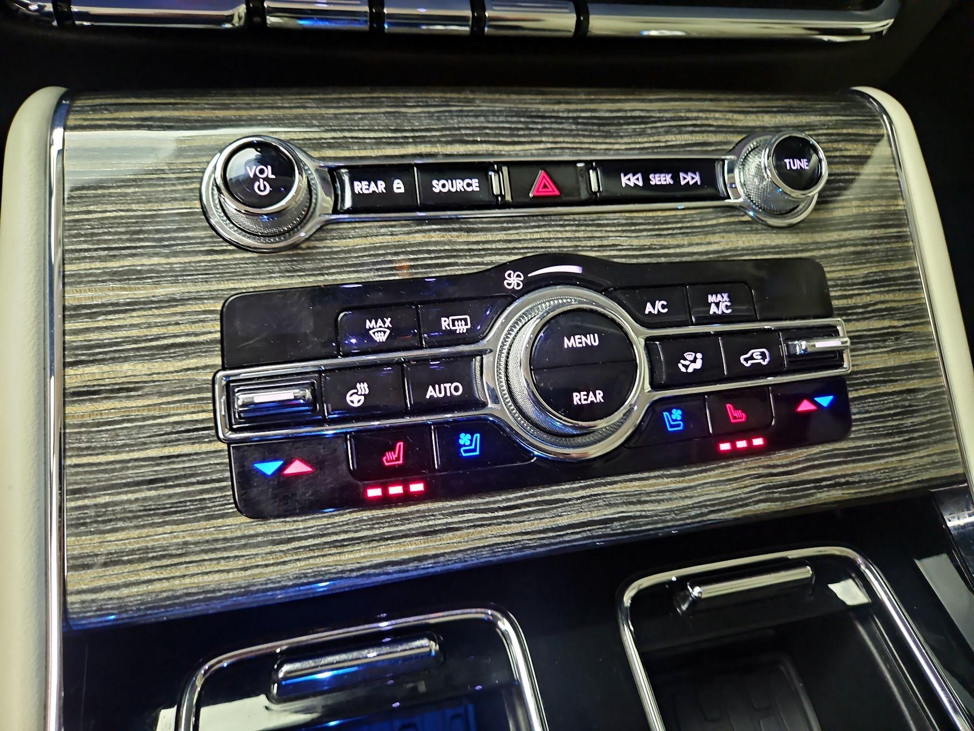 Thumbnail: 2020 Lincoln Aviator - 17