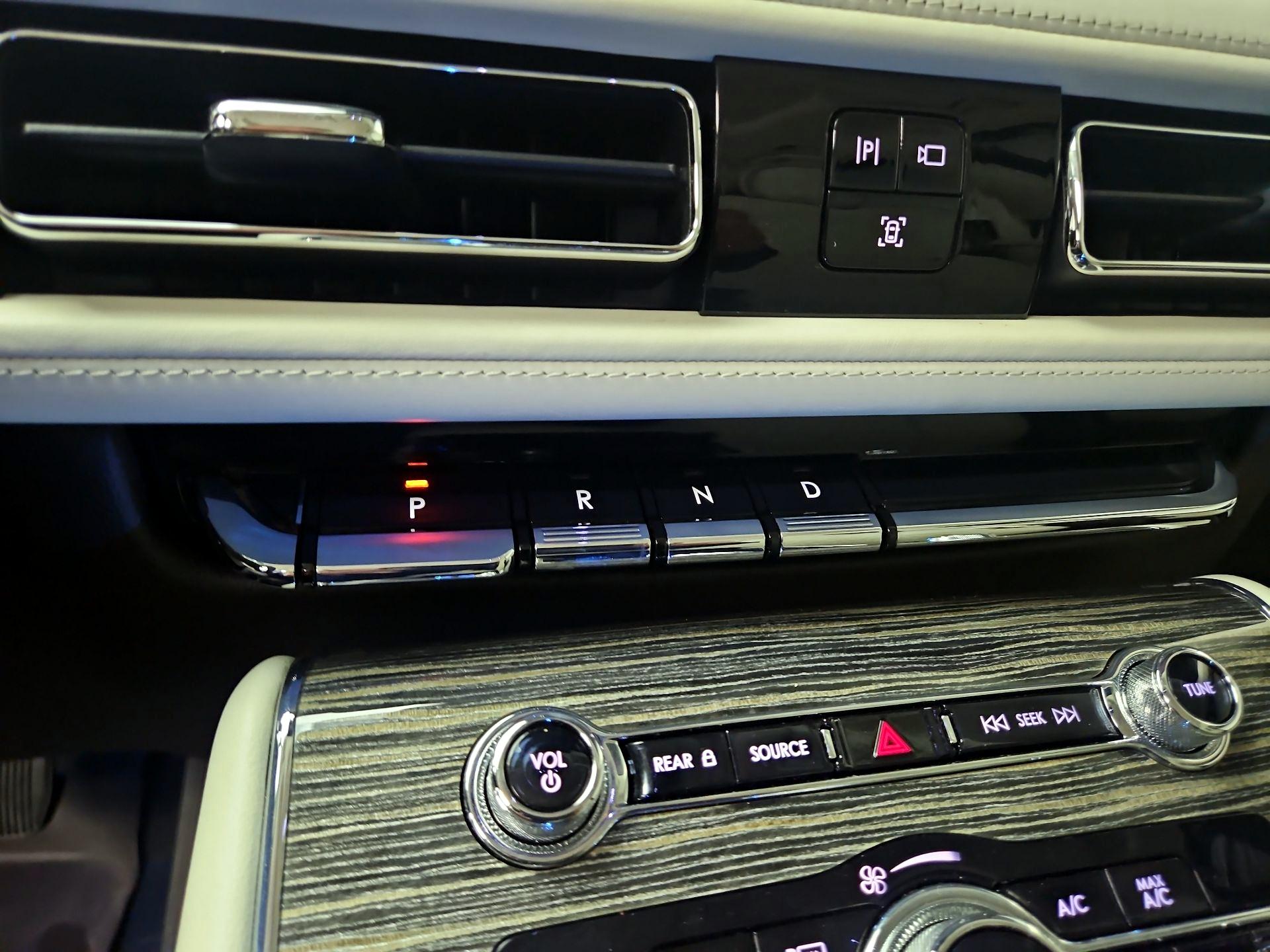 Thumbnail: 2020 Lincoln Aviator - 18