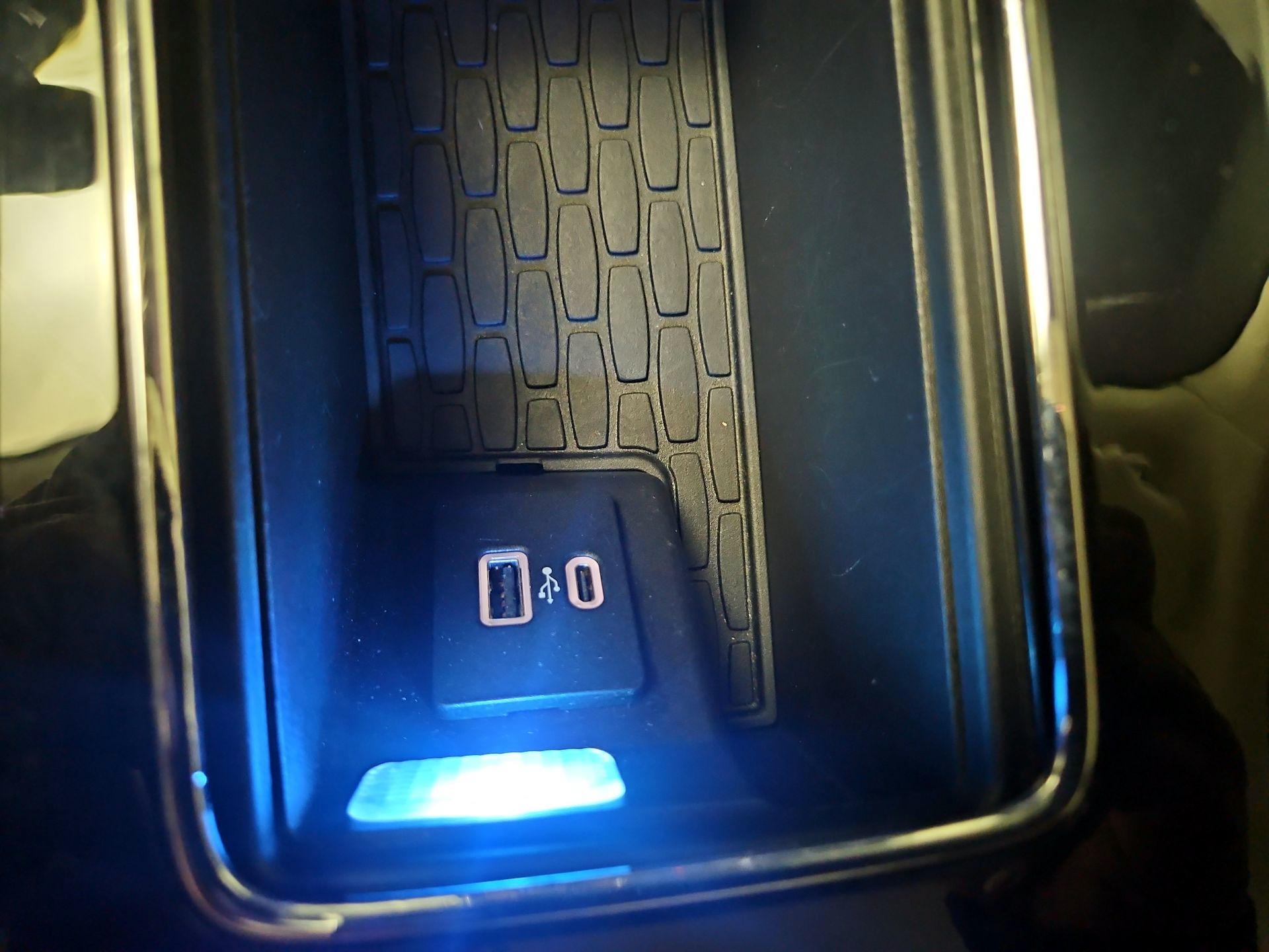 Thumbnail: 2020 Lincoln Aviator - 19