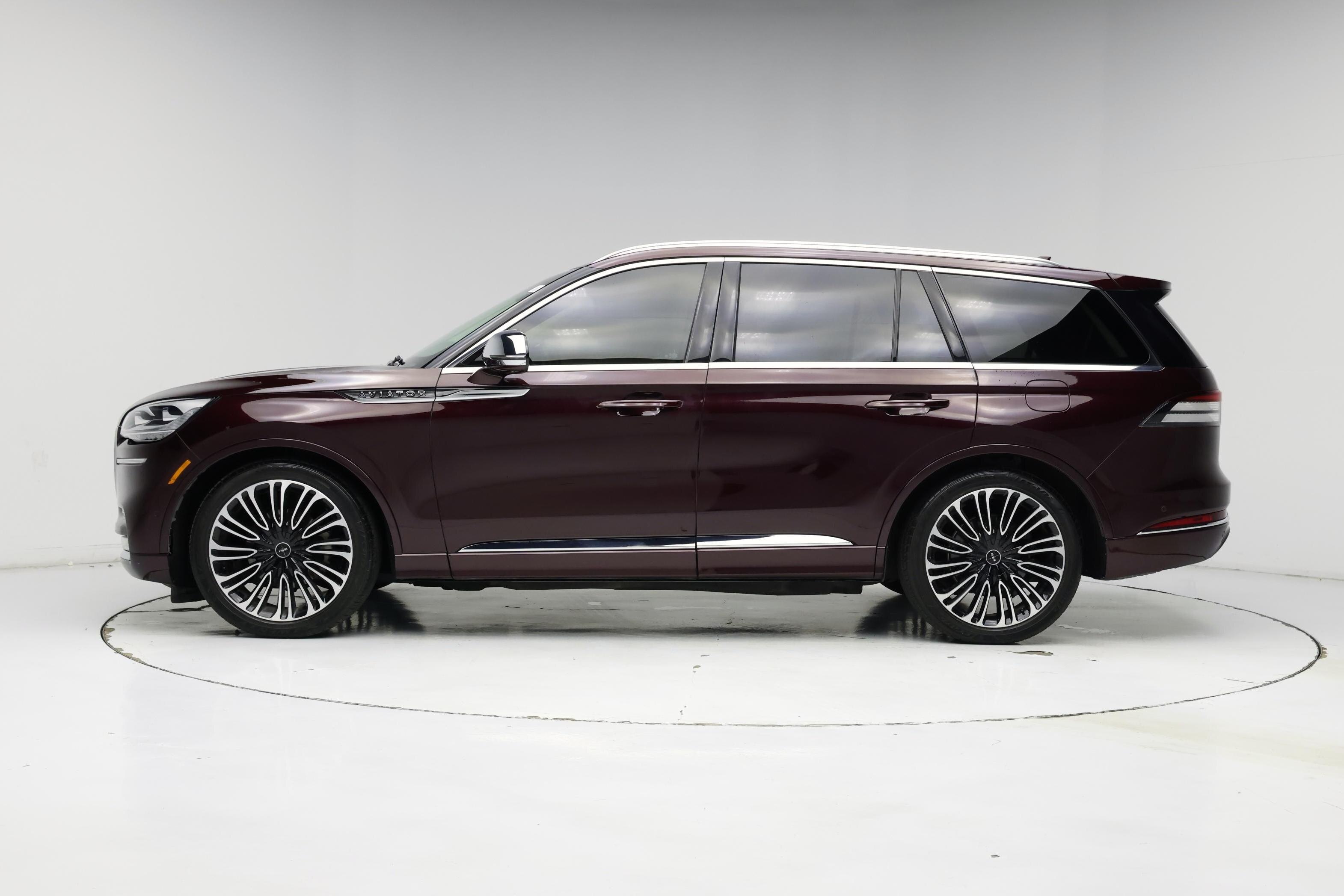 Thumbnail: 2020 Lincoln Aviator - 3
