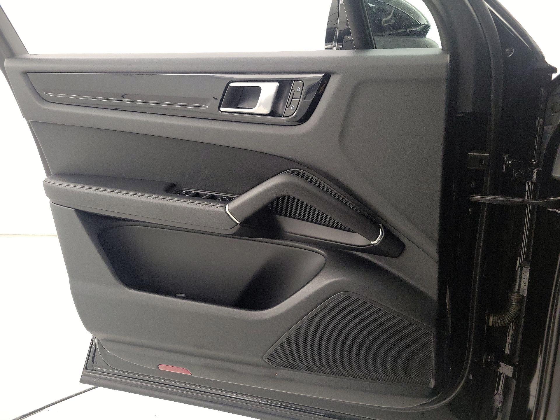 Thumbnail: 2020 Porsche Cayenne - 12