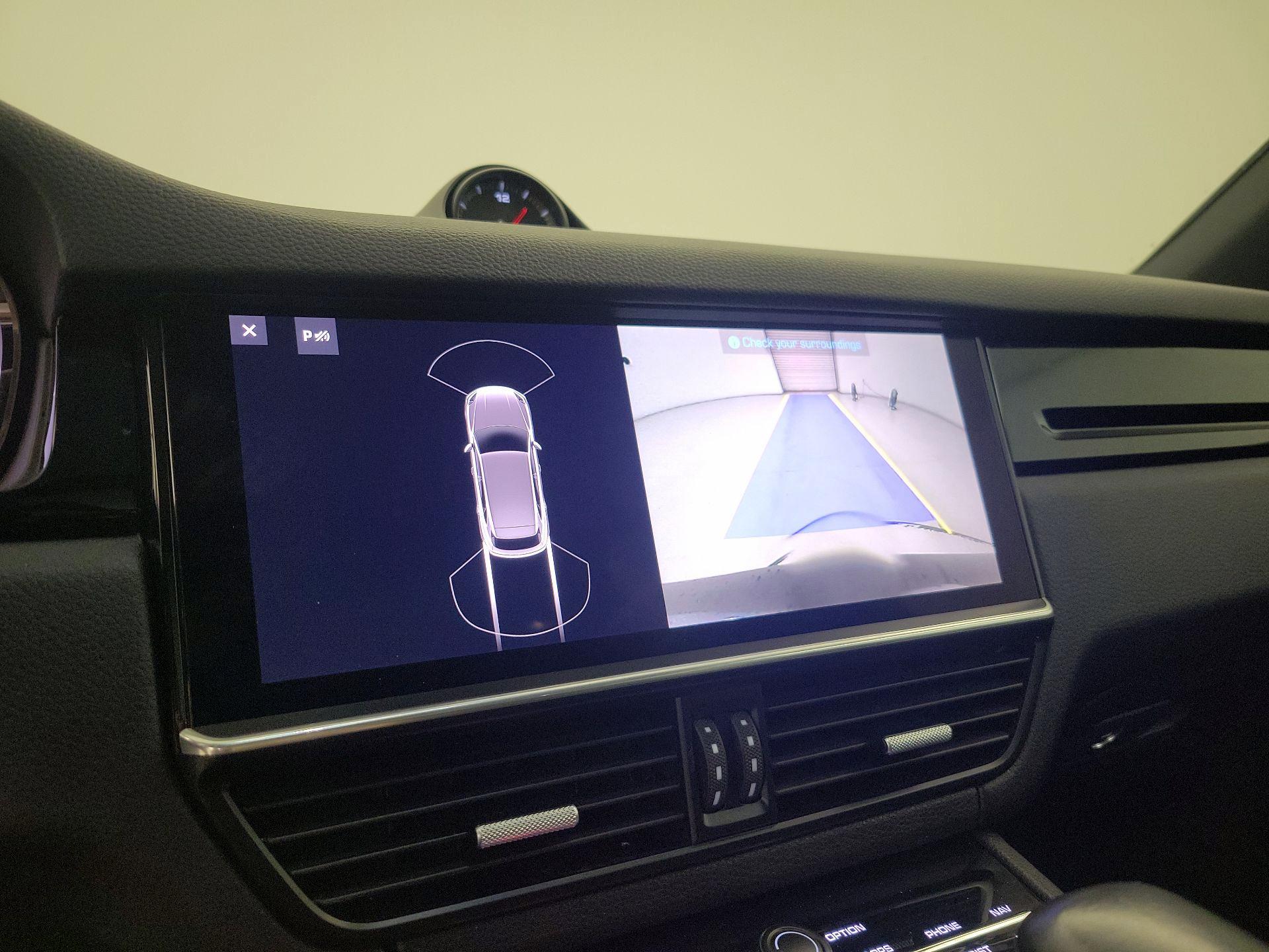 Thumbnail: 2020 Porsche Cayenne - 14