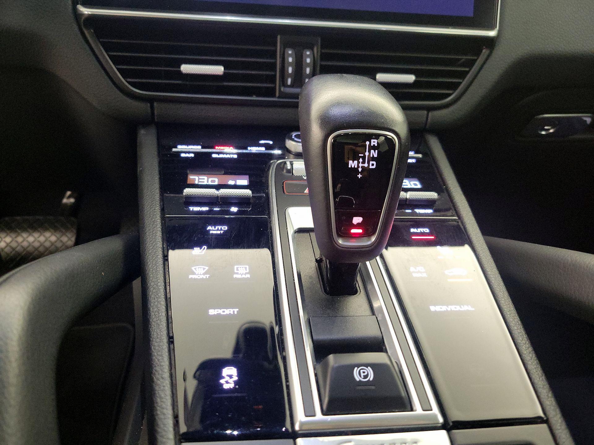 Thumbnail: 2020 Porsche Cayenne - 17