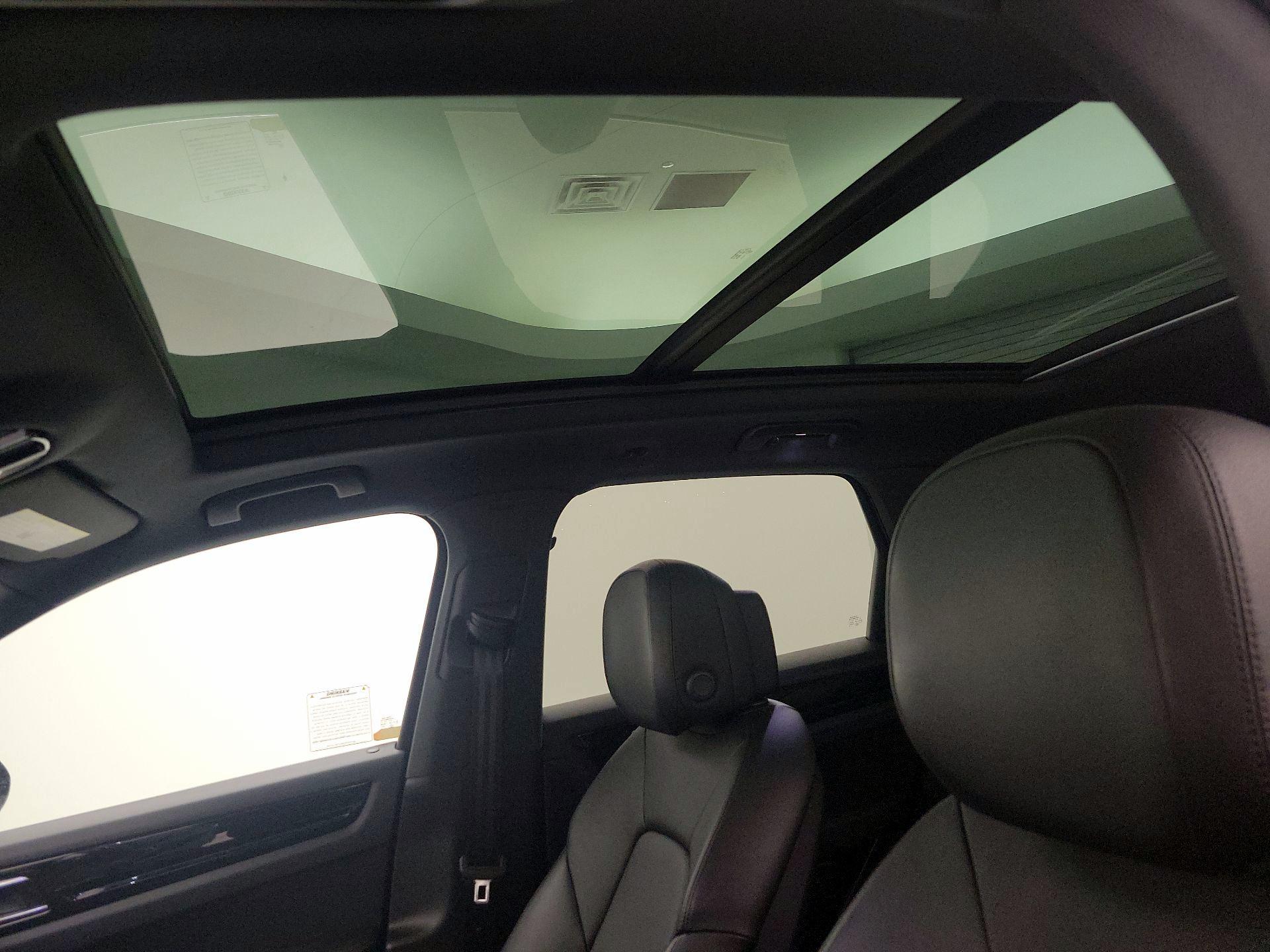 Thumbnail: 2020 Porsche Cayenne - 18