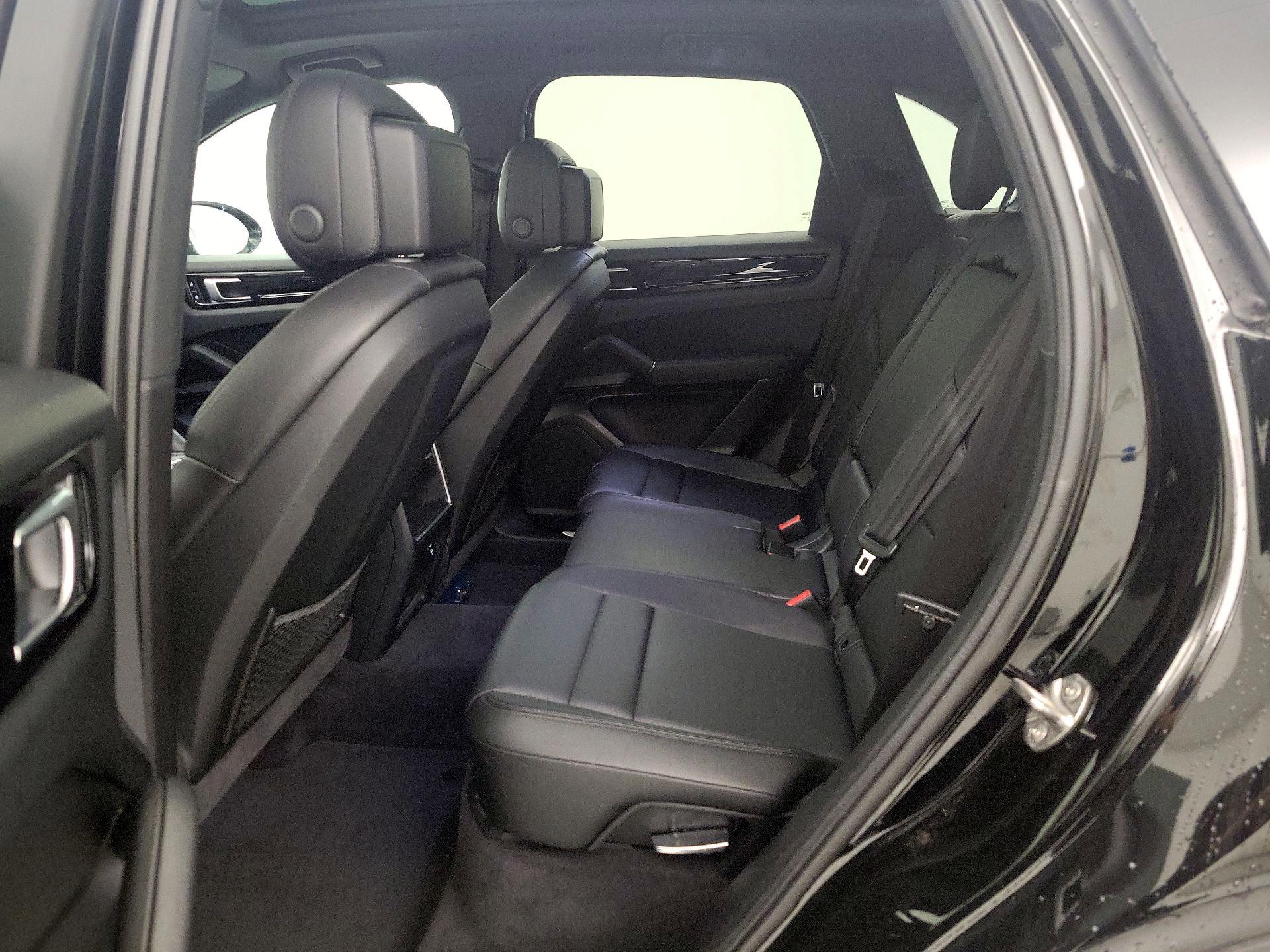 Thumbnail: 2020 Porsche Cayenne - 19