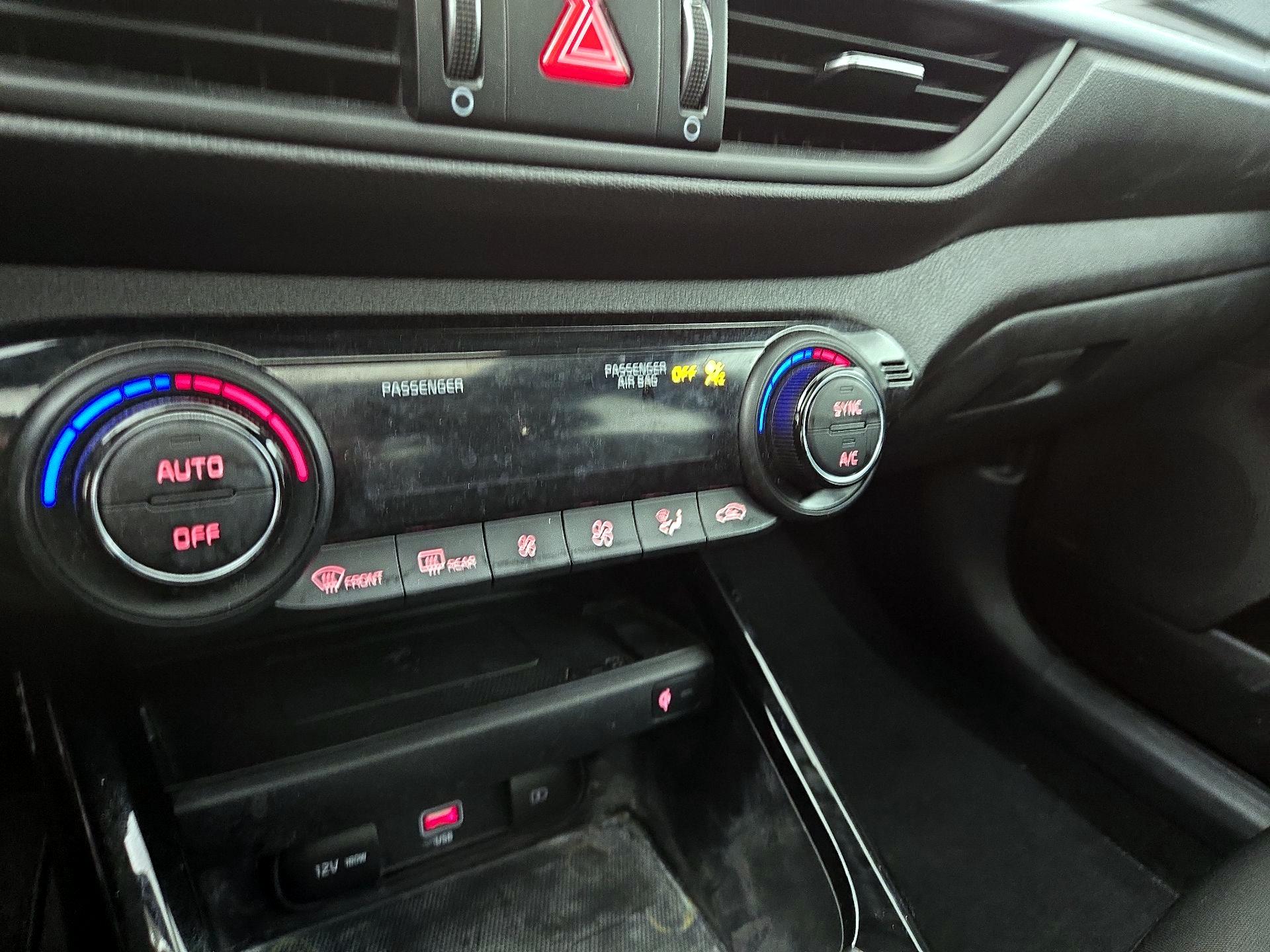 Thumbnail: 2022 Kia Forte - 17