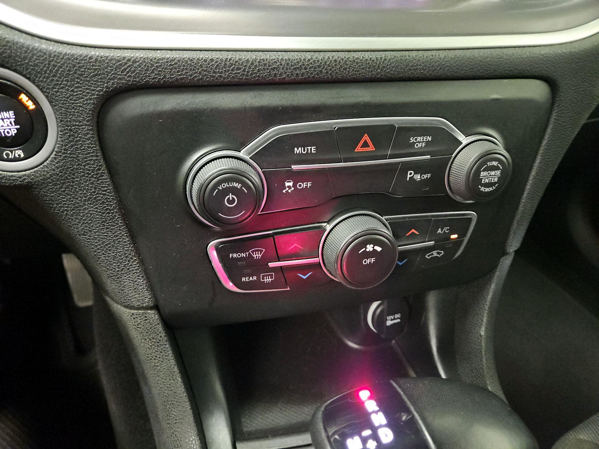 Thumbnail: 2022 Dodge Charger - 16