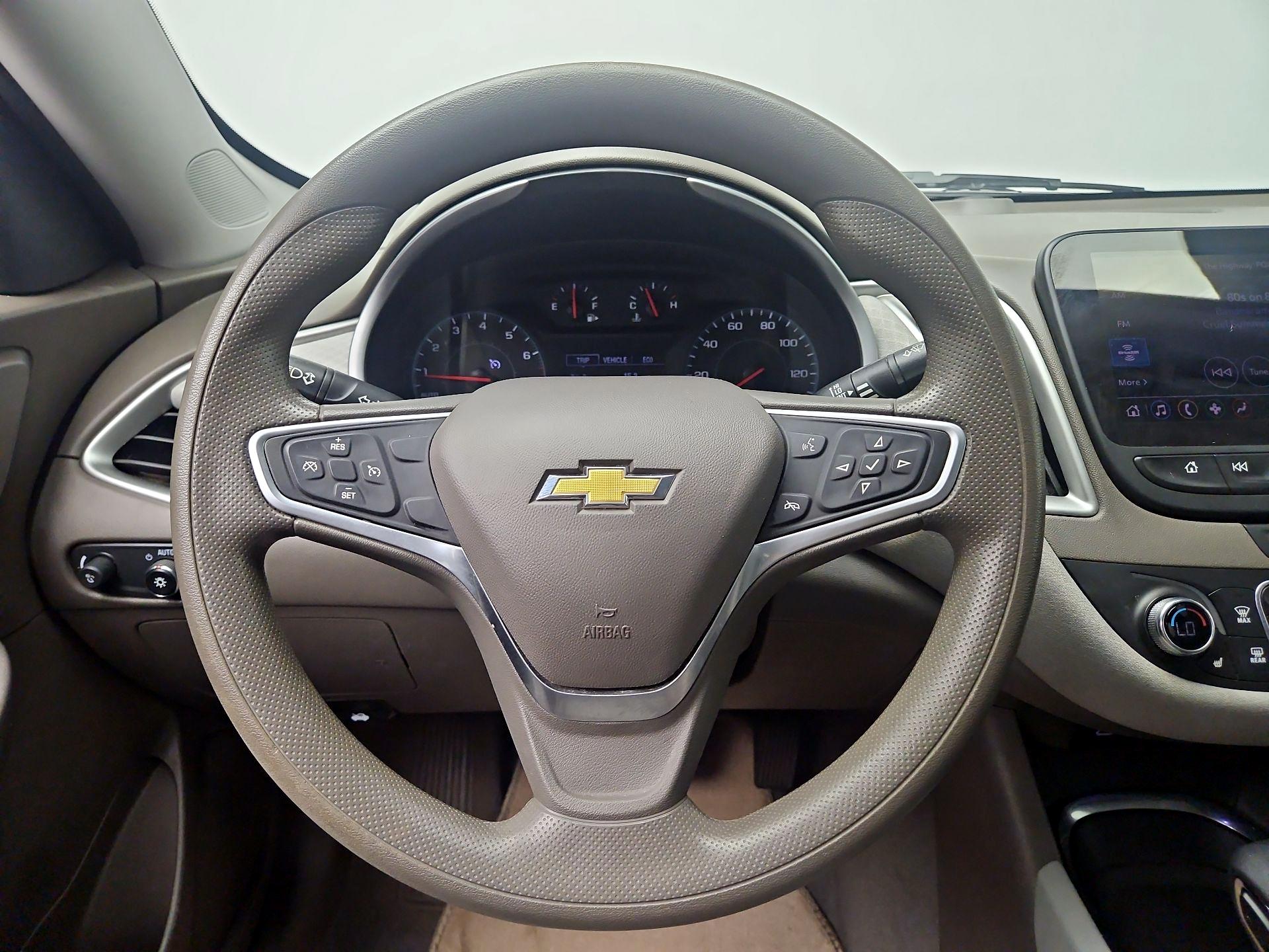 Thumbnail: 2022 Chevrolet Malibu - 10