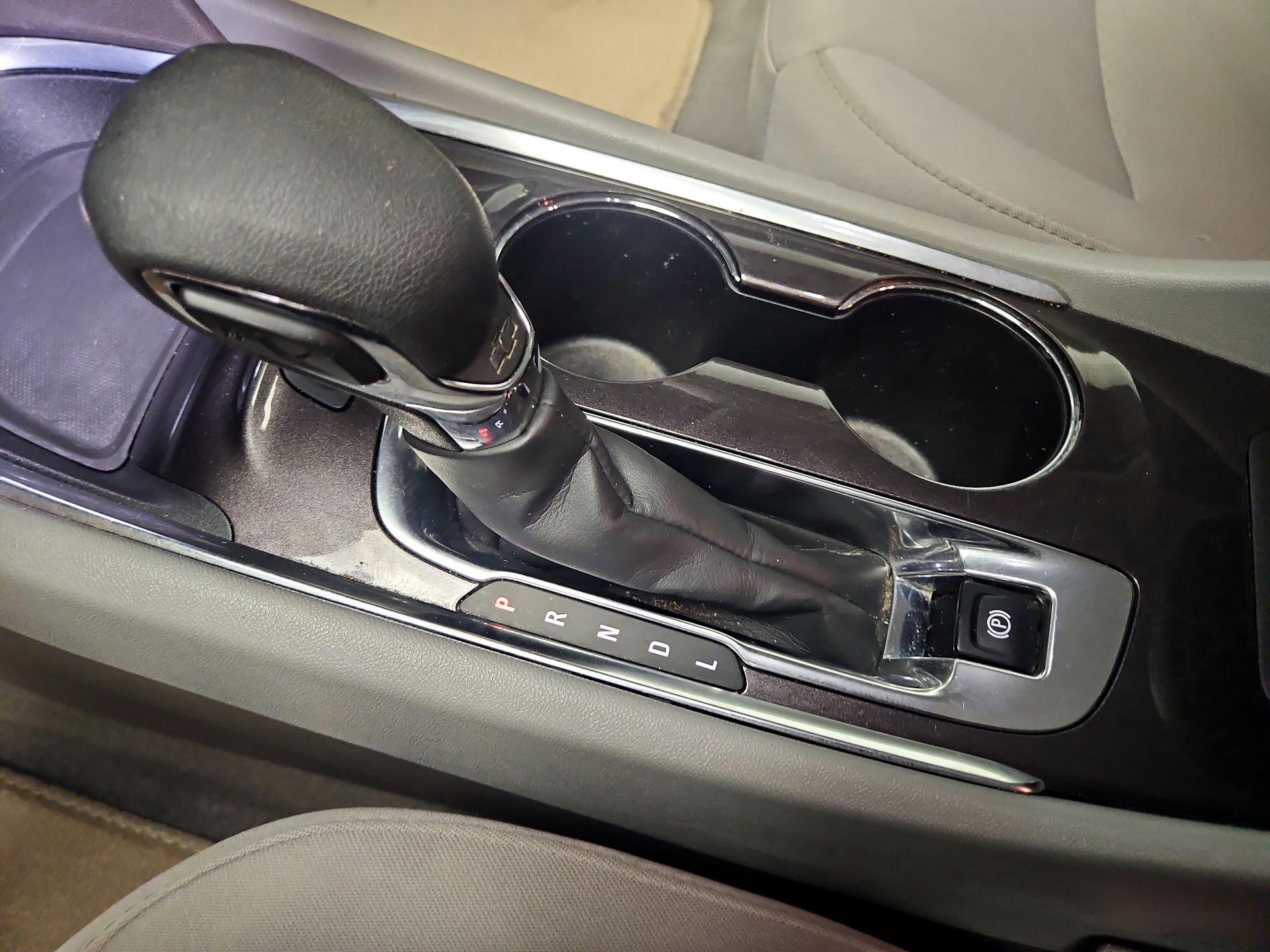 Thumbnail: 2022 Chevrolet Malibu - 16