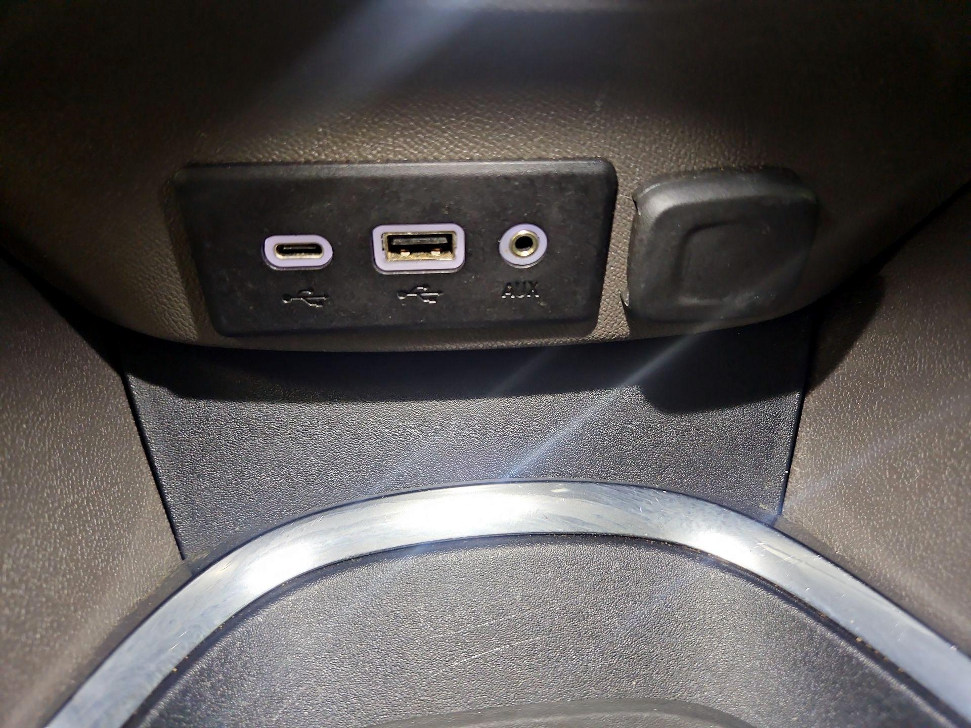 Thumbnail: 2022 Chevrolet Malibu - 17