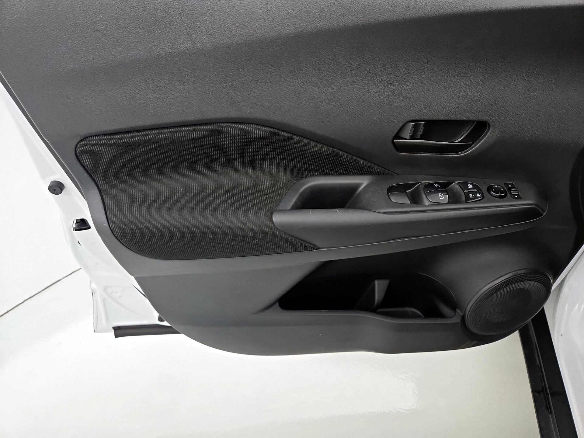 Thumbnail: 2021 Nissan Kicks - 12