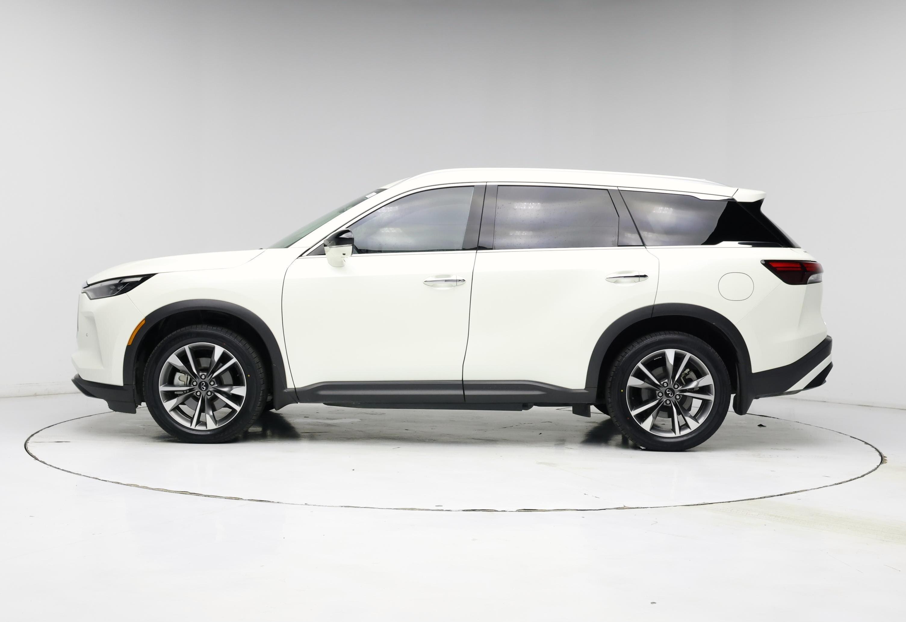 Thumbnail: 2023 INFINITI QX60 - 3