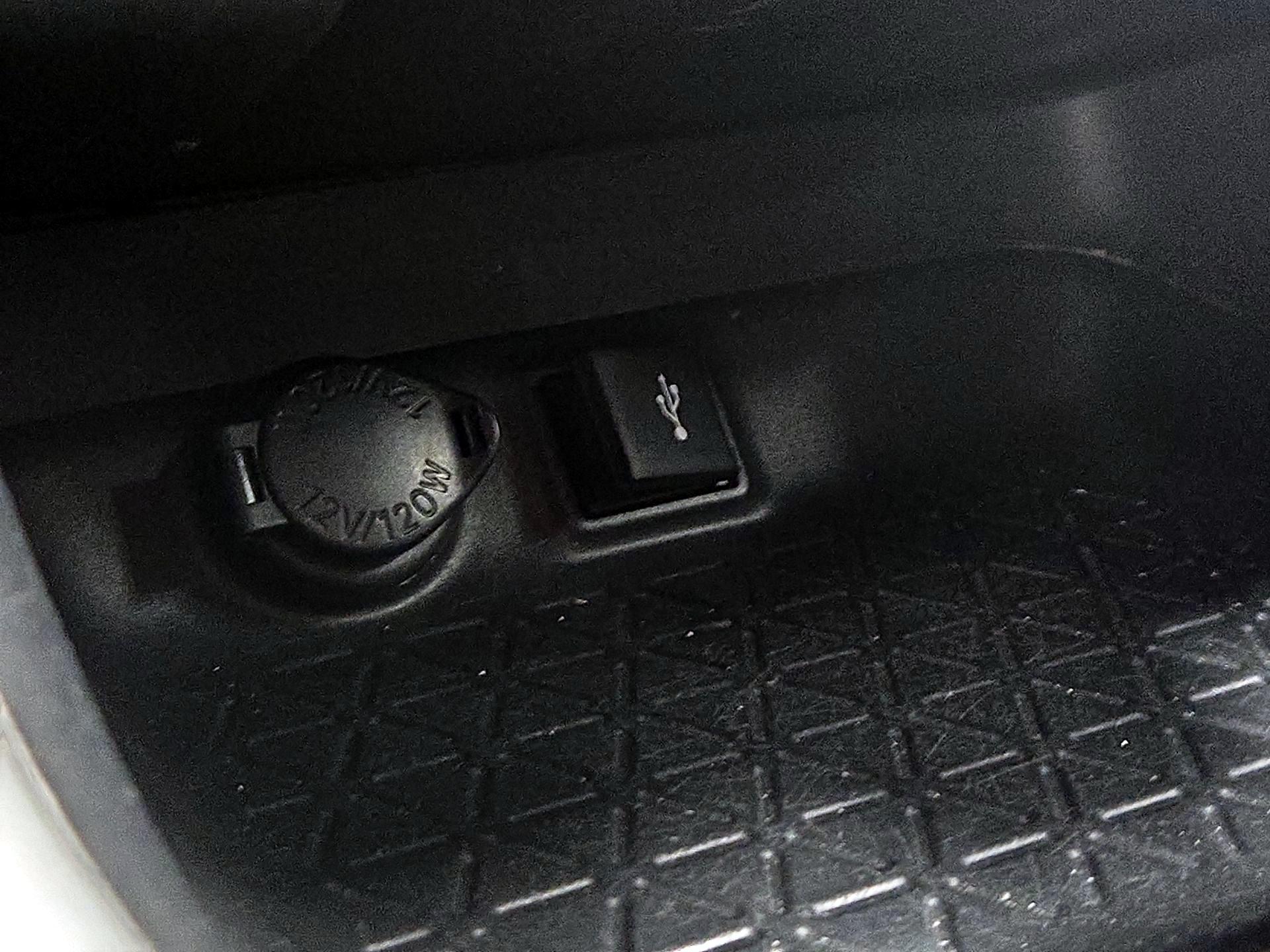 Thumbnail: 2021 Toyota RAV4 - 18