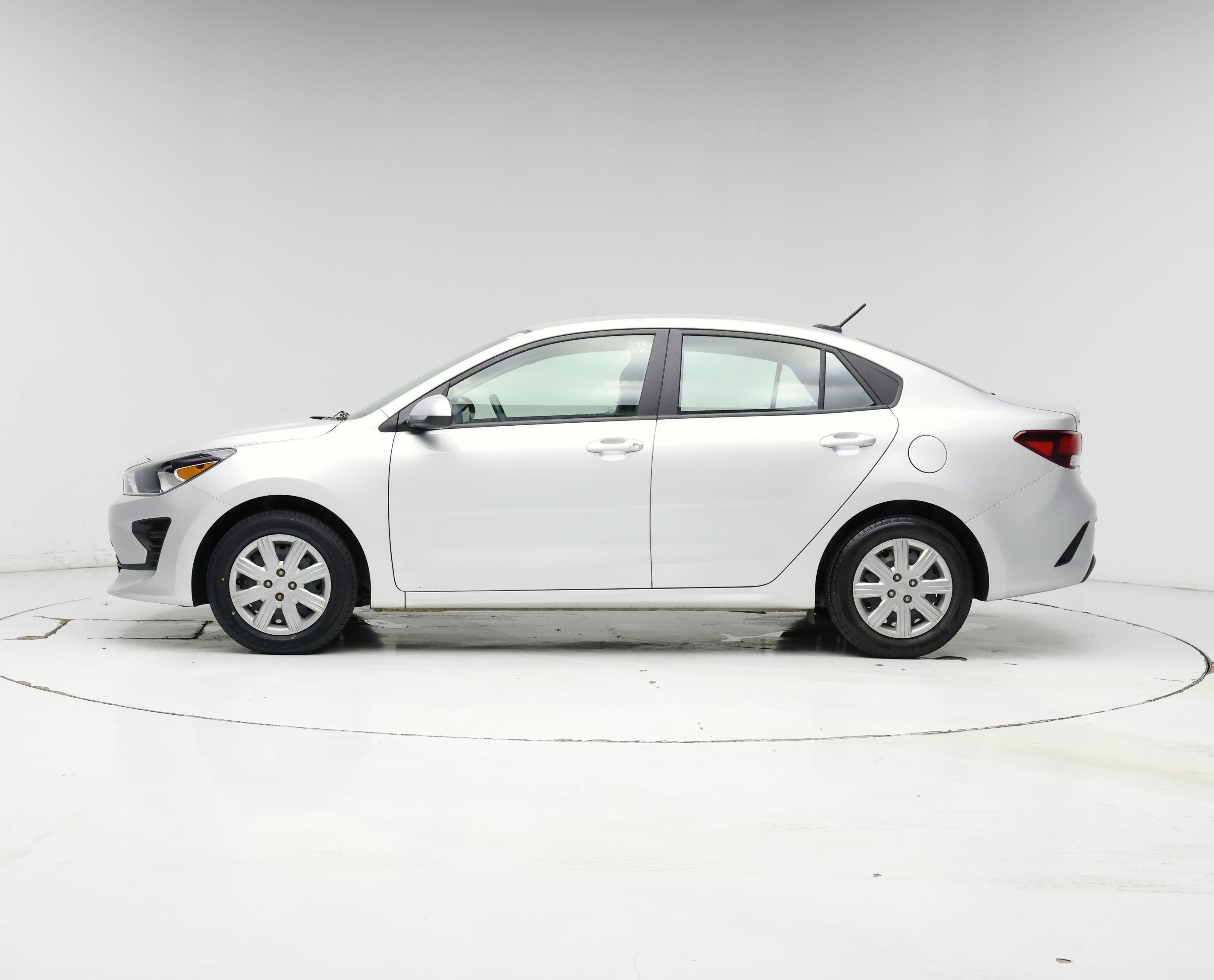 Thumbnail: 2023 Kia Rio - 3