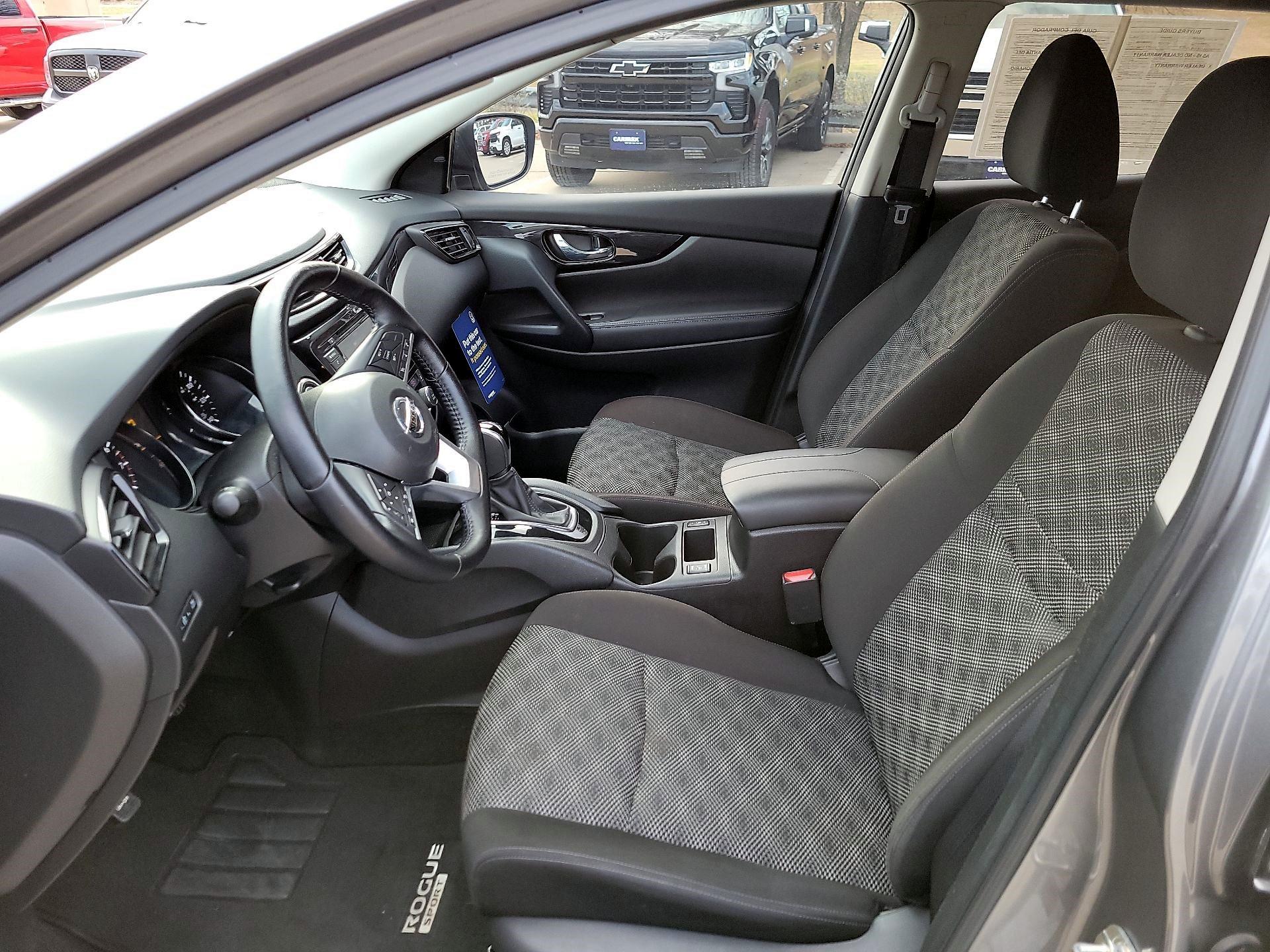 Thumbnail: 2022 Nissan Rogue Sport - 9