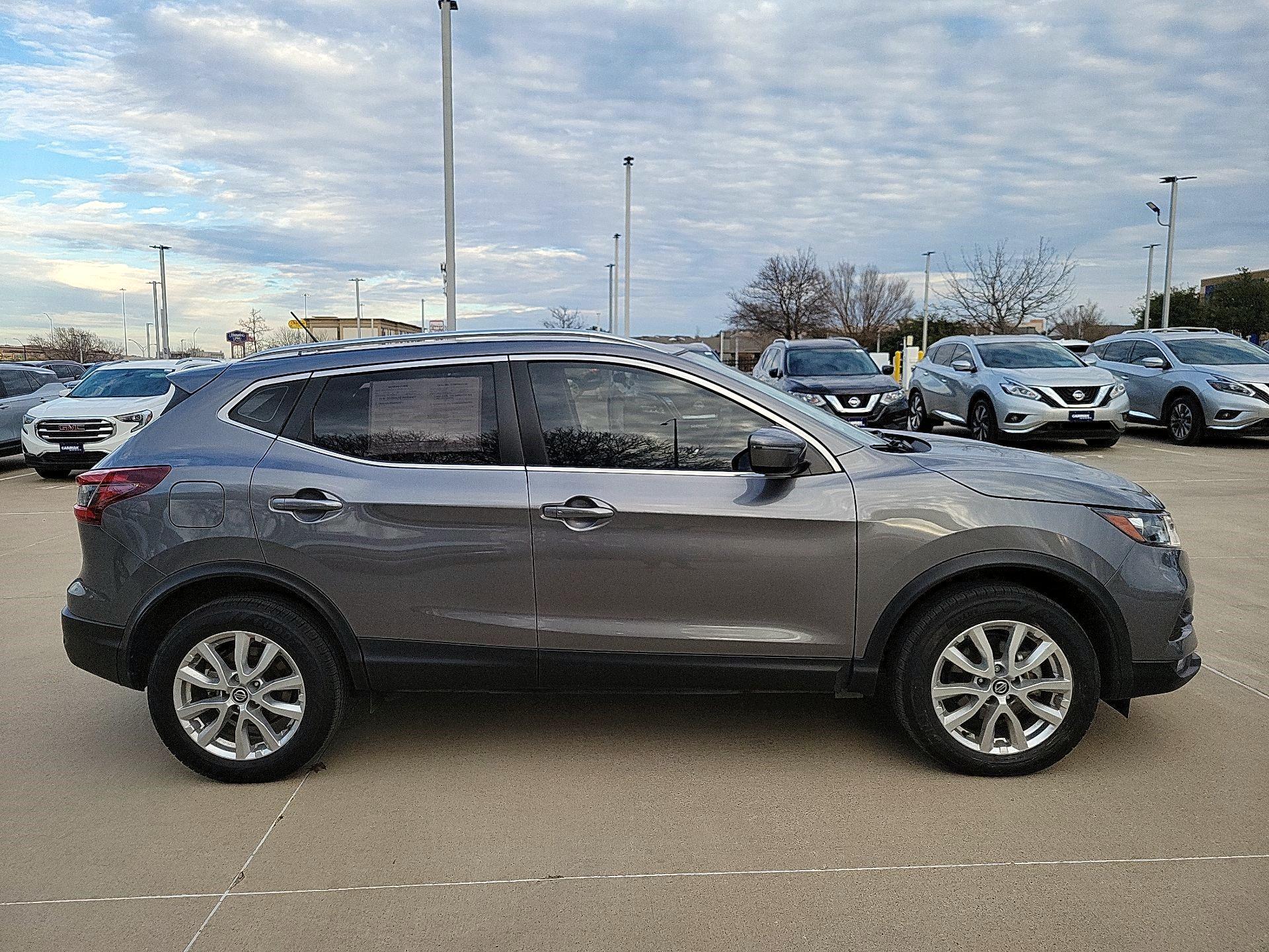 Thumbnail: 2022 Nissan Rogue Sport - 4