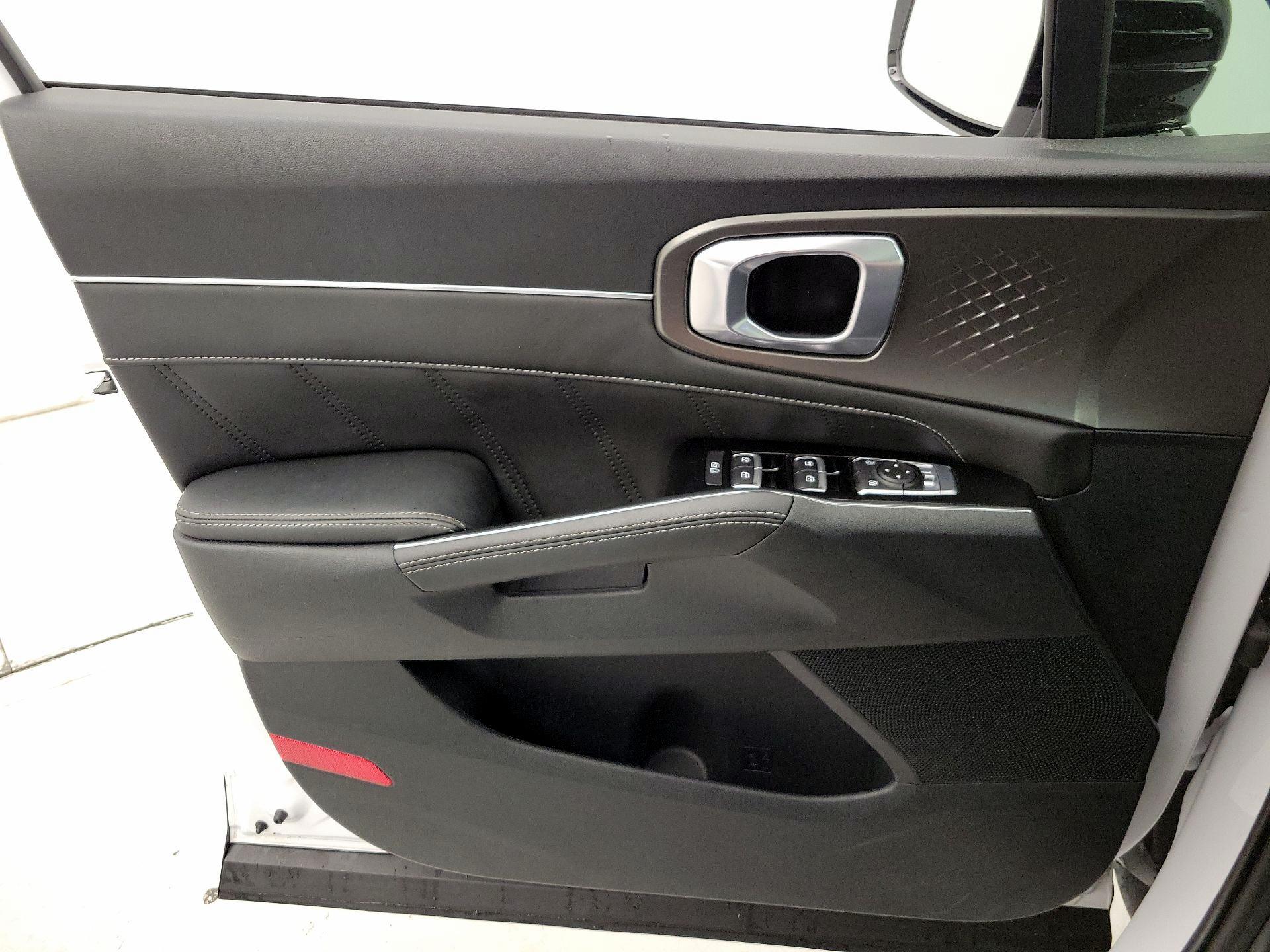 Thumbnail: 2023 Kia Sorento - 12