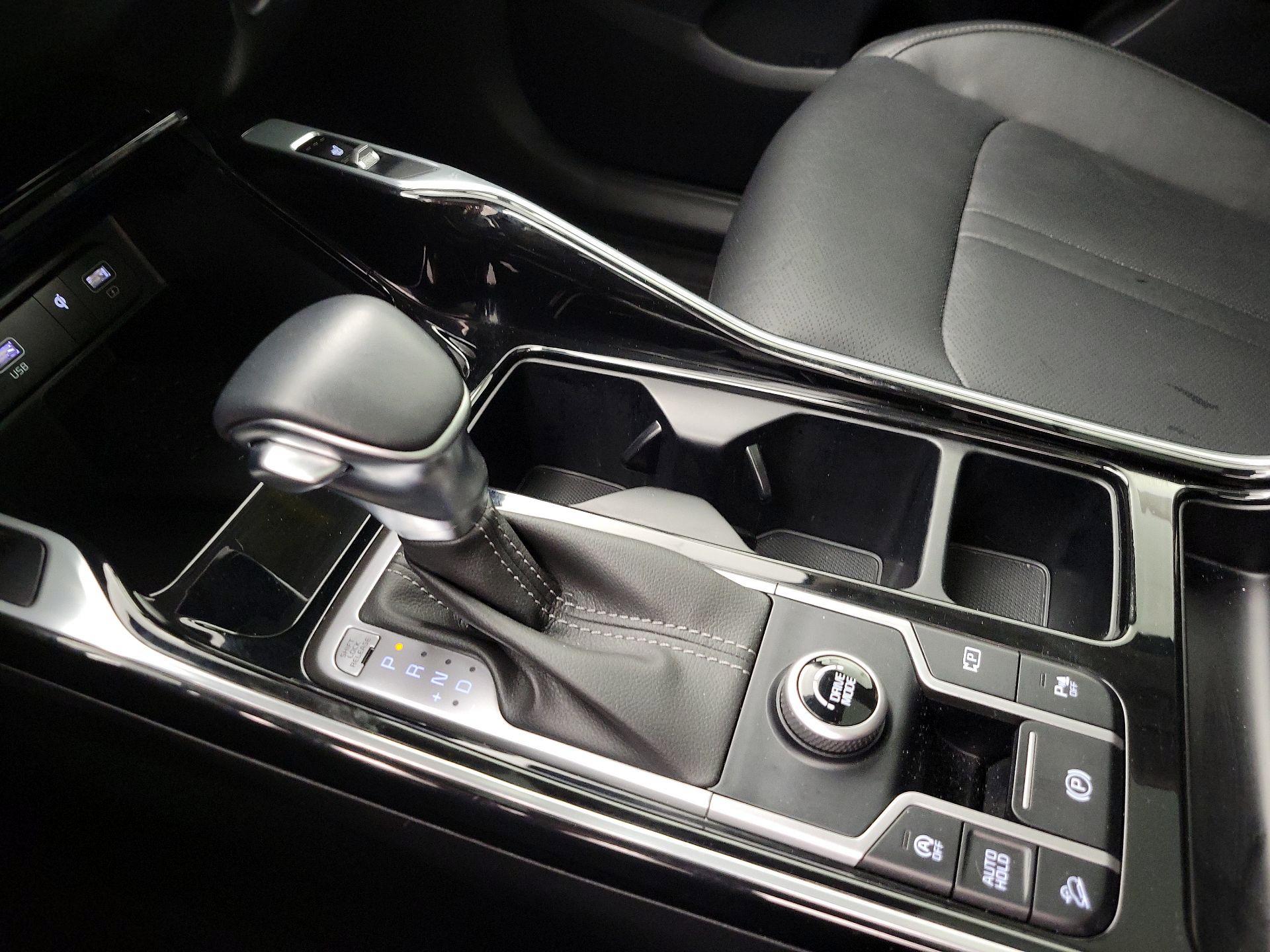 Thumbnail: 2023 Kia Sorento - 18