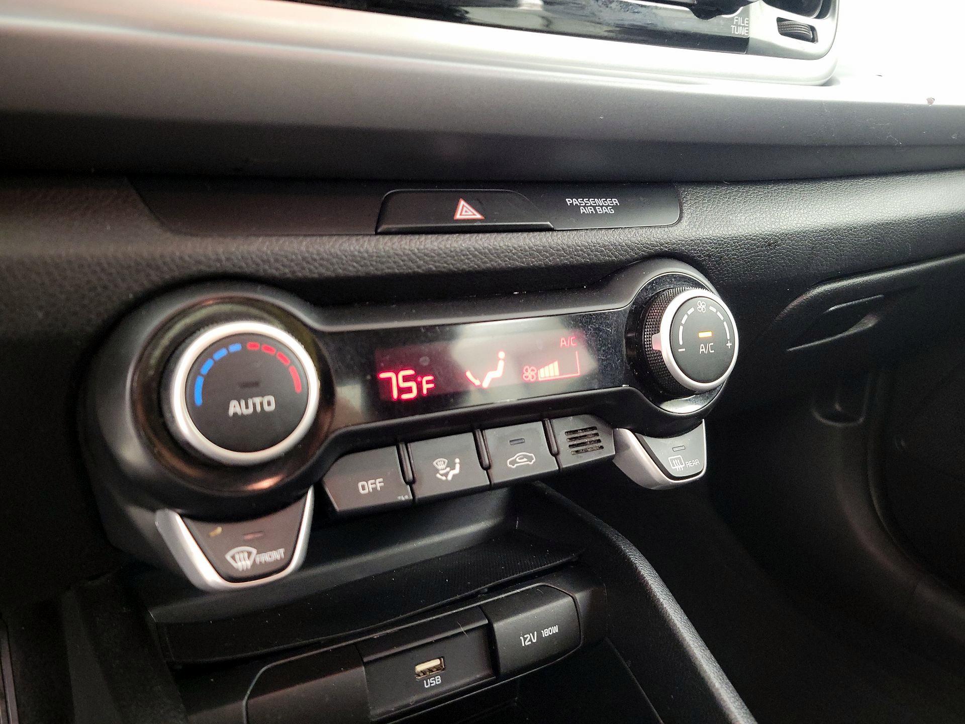 Thumbnail: 2023 Kia Rio - 16