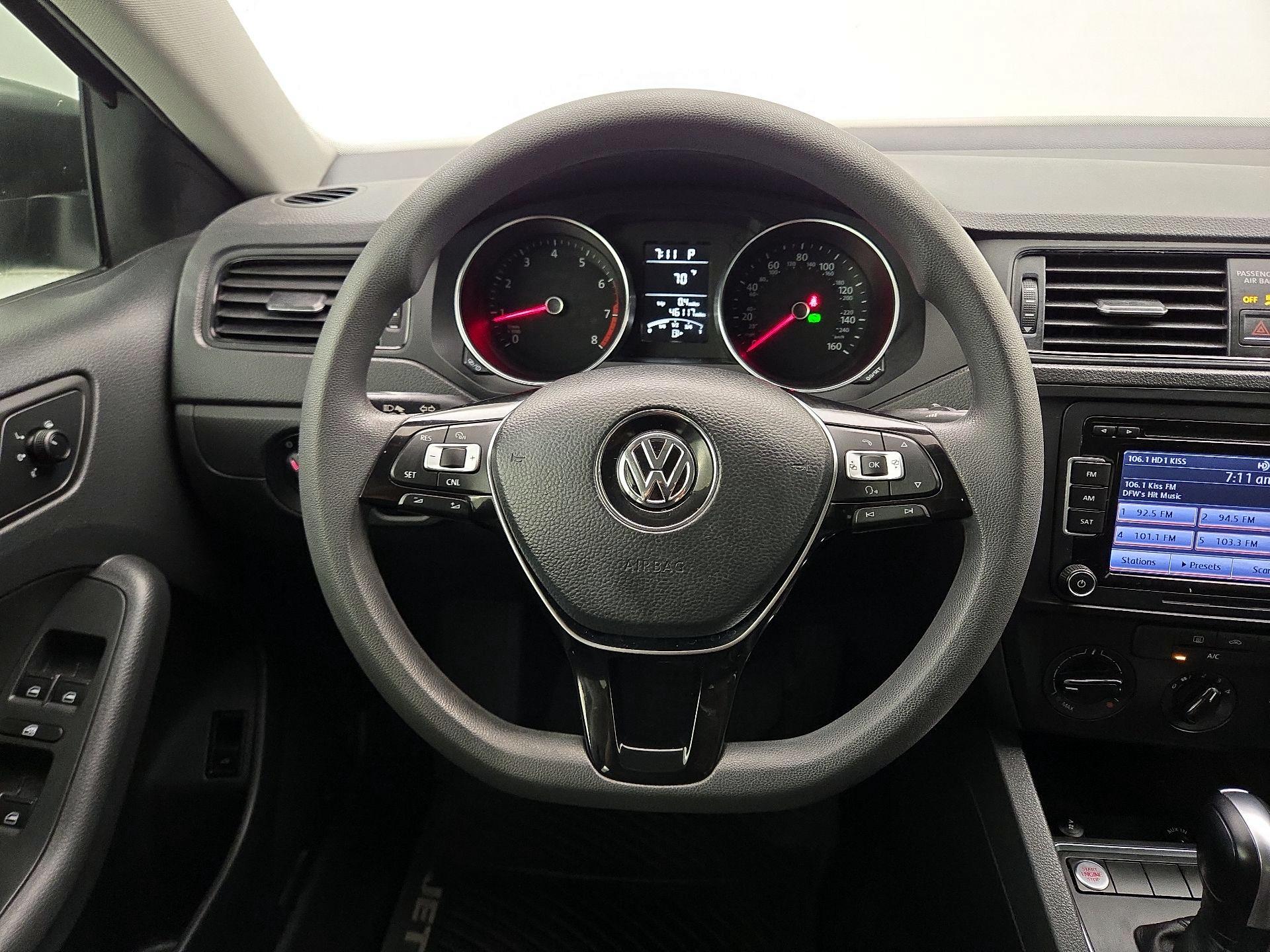 Thumbnail: 2015 Volkswagen Jetta - 10