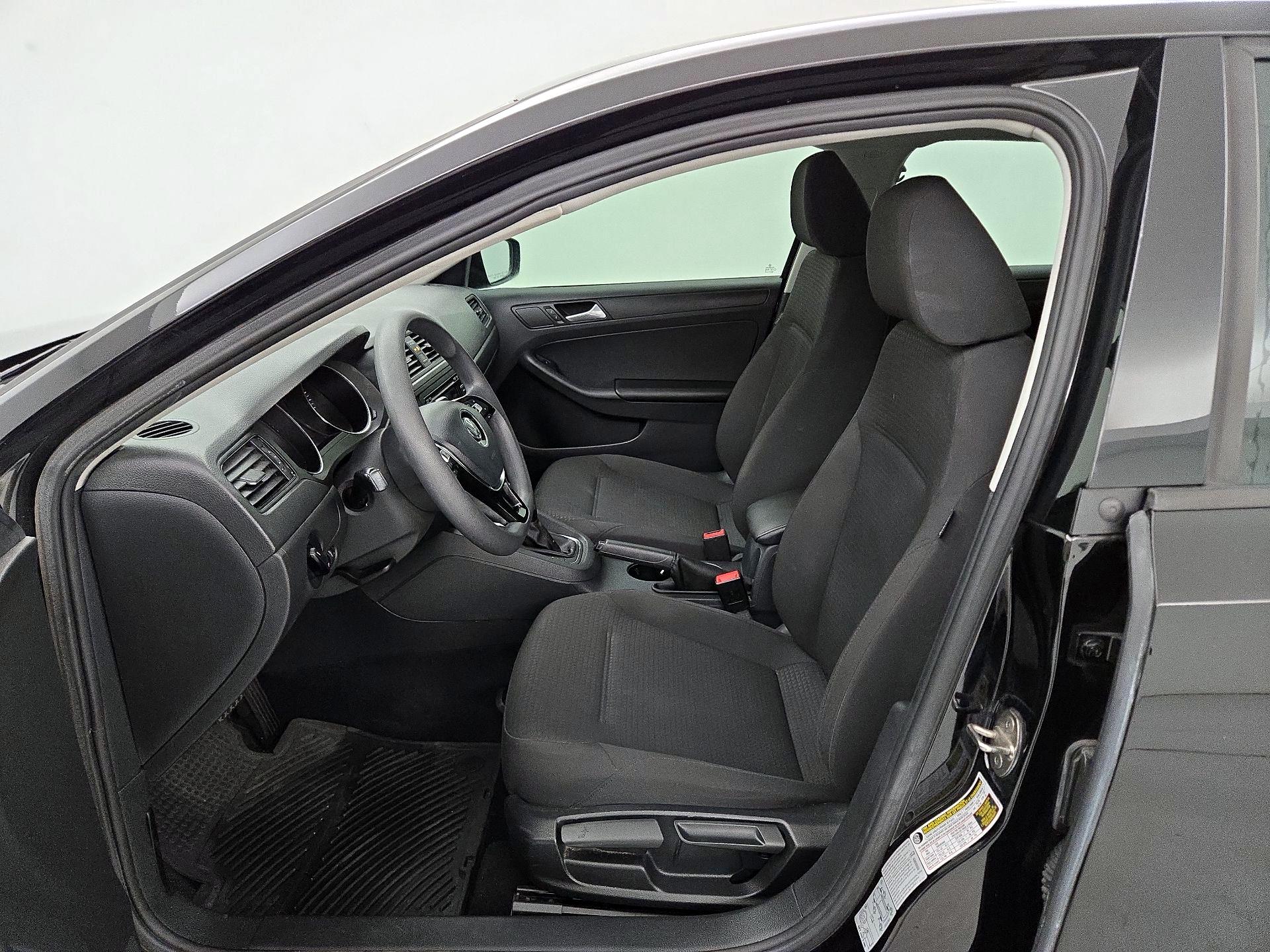 Thumbnail: 2015 Volkswagen Jetta - 11