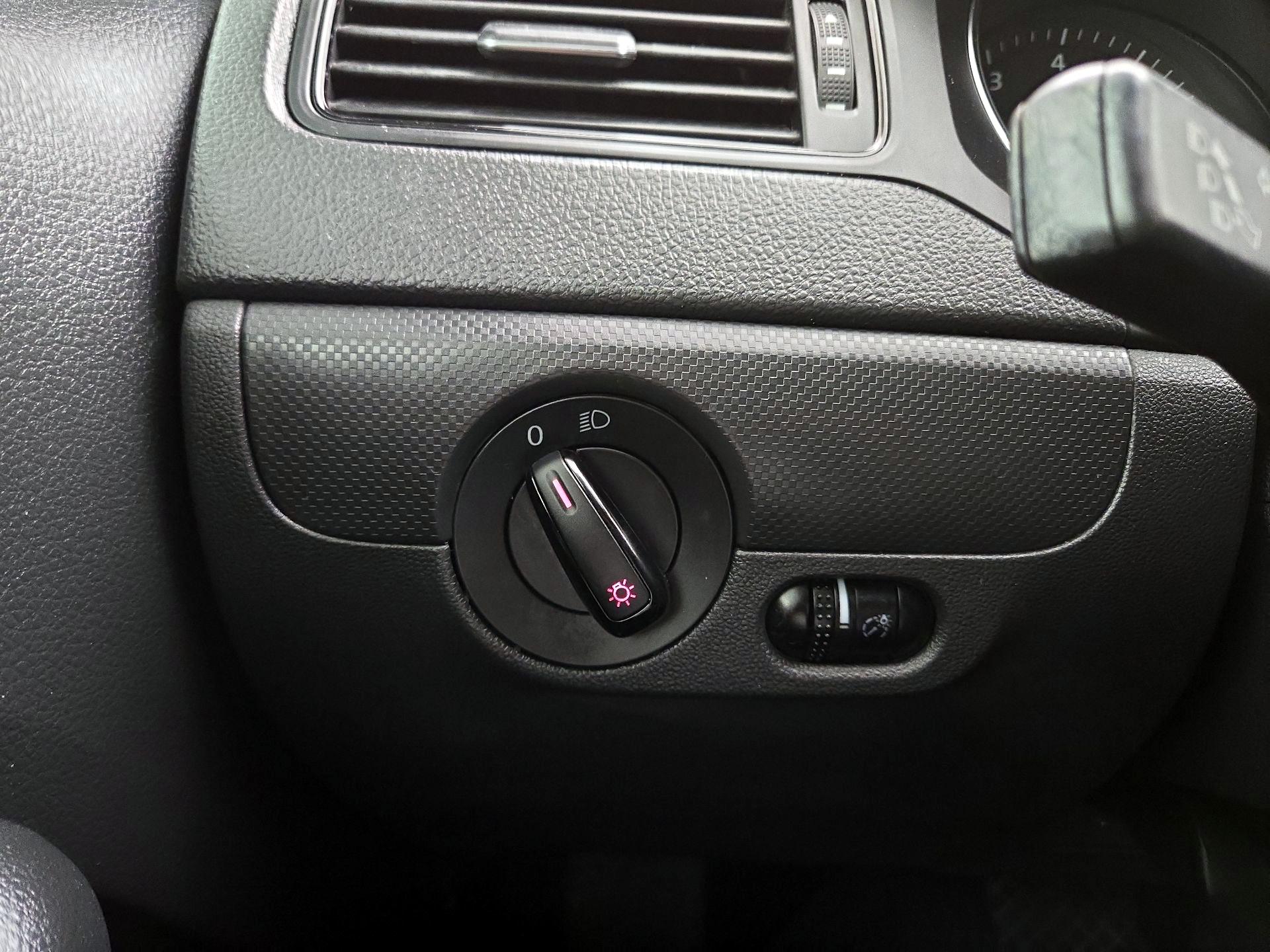 Thumbnail: 2015 Volkswagen Jetta - 13