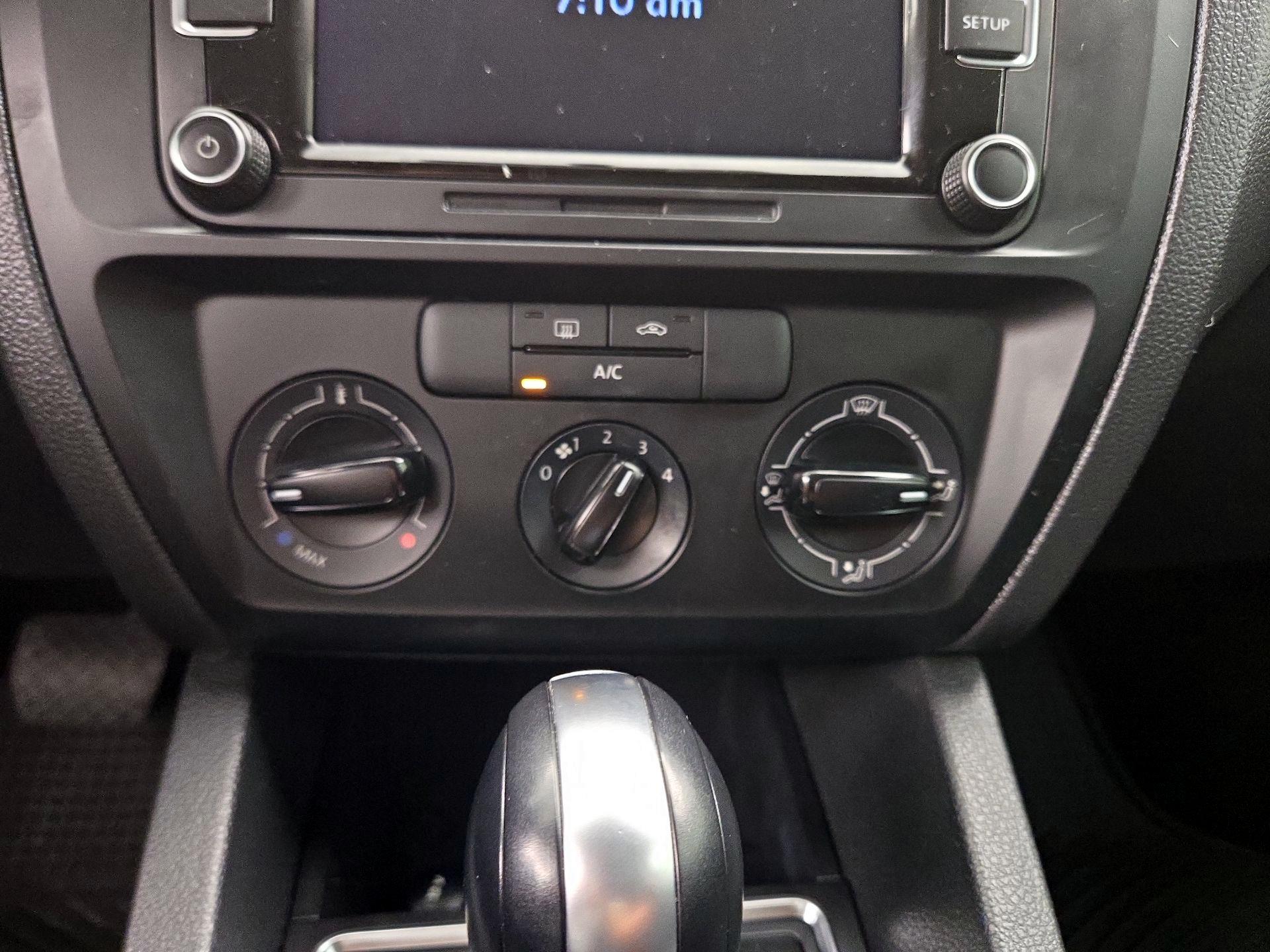 Thumbnail: 2015 Volkswagen Jetta - 16