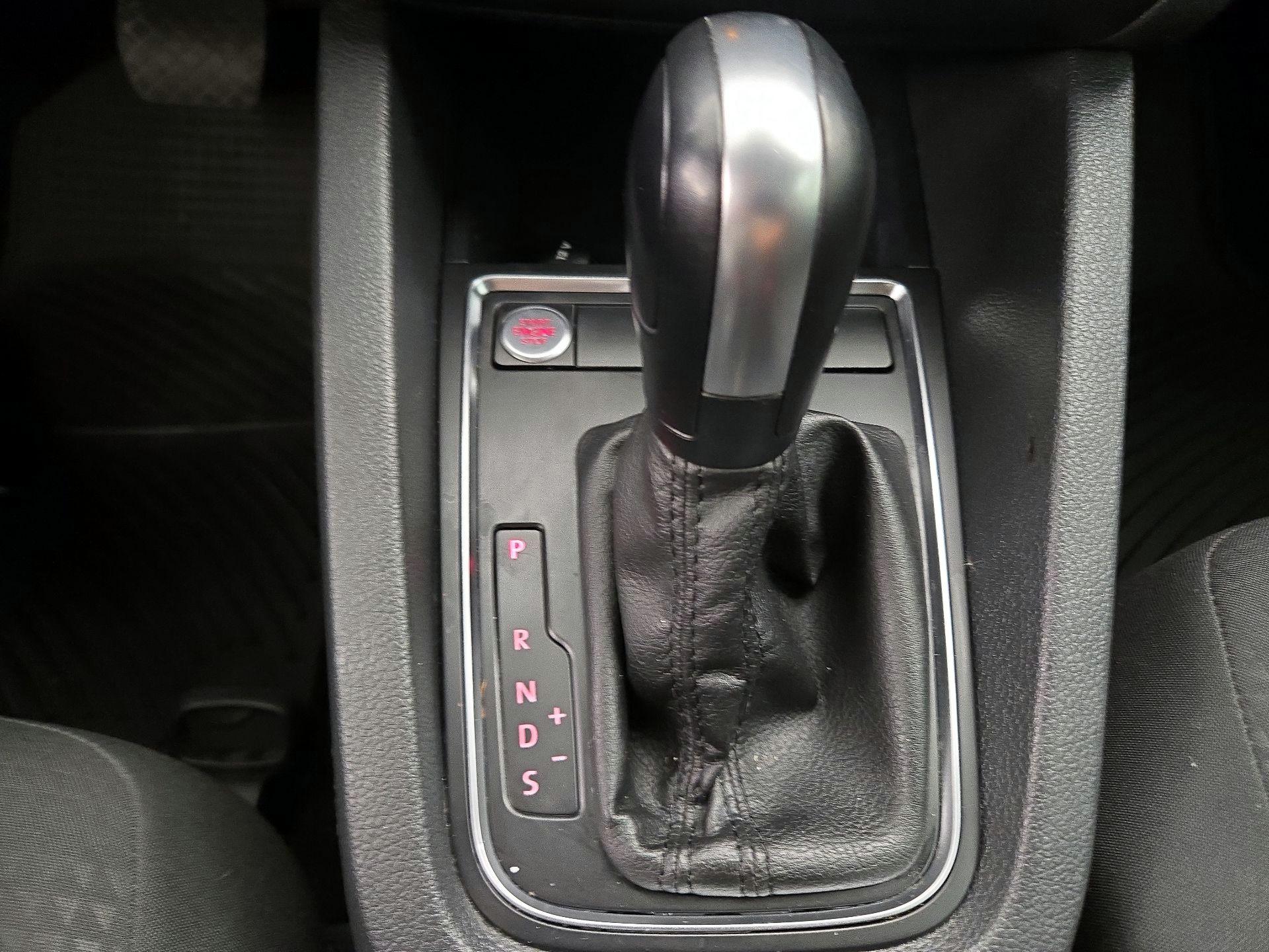 Thumbnail: 2015 Volkswagen Jetta - 17