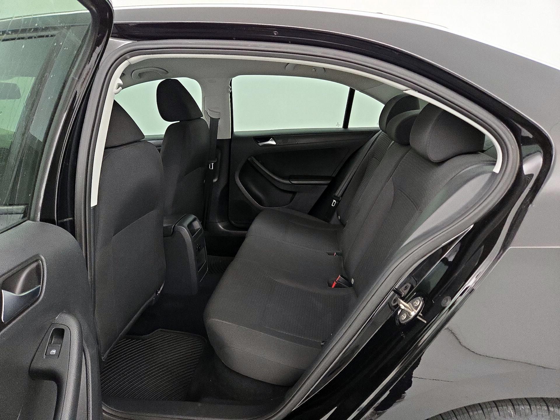 Thumbnail: 2015 Volkswagen Jetta - 19