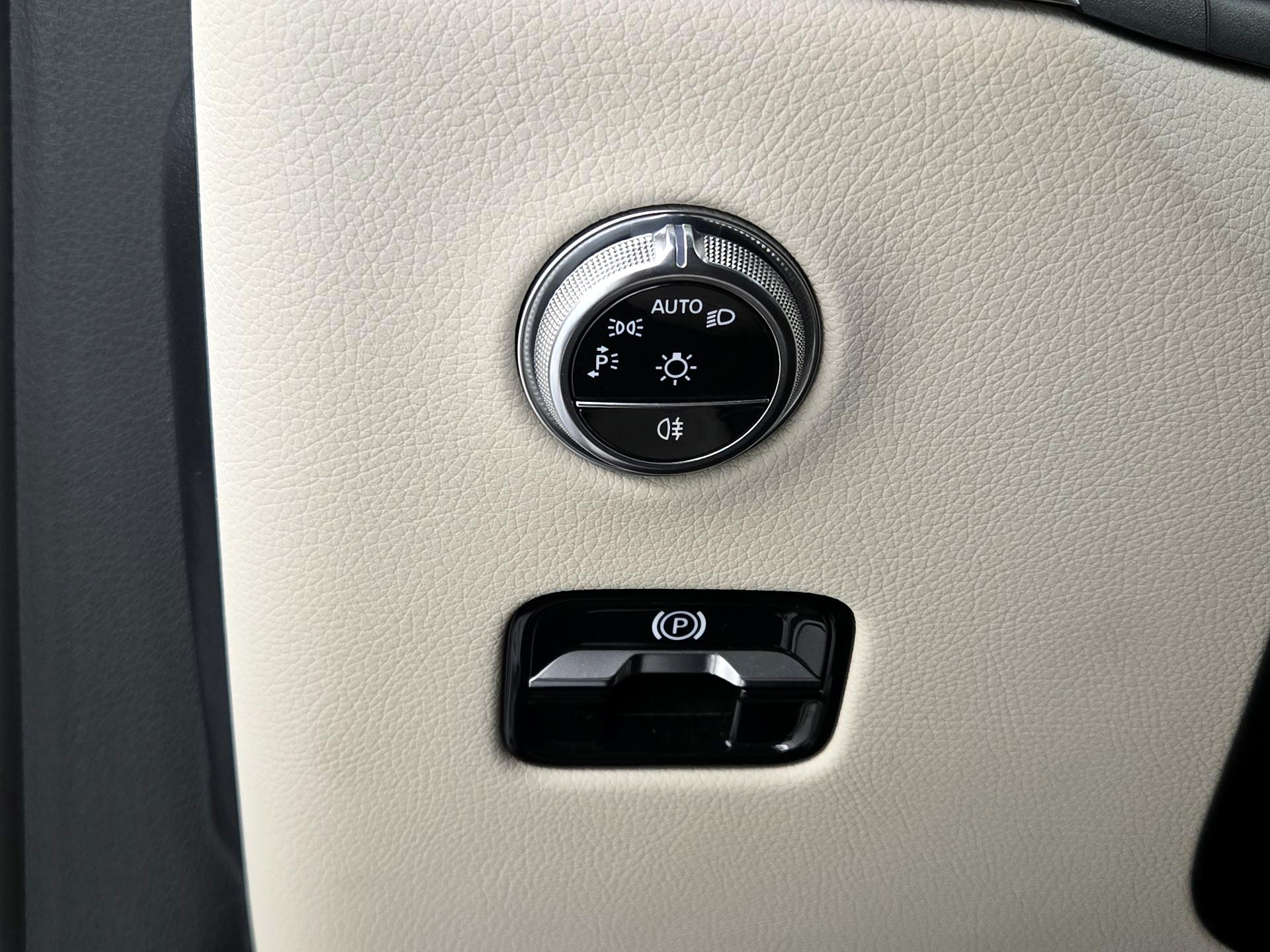 Thumbnail: 2023 Mercedes-Benz GLC - 13