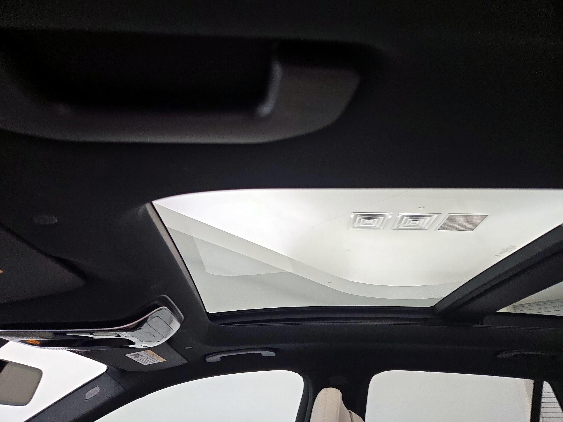 Thumbnail: 2023 Mercedes-Benz GLC - 19