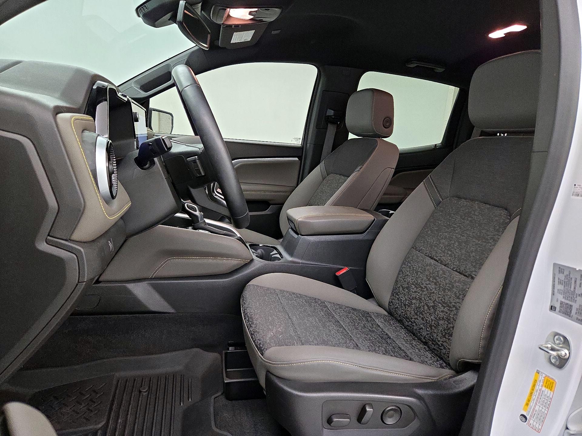 Thumbnail: 2024 Chevrolet Colorado - 11