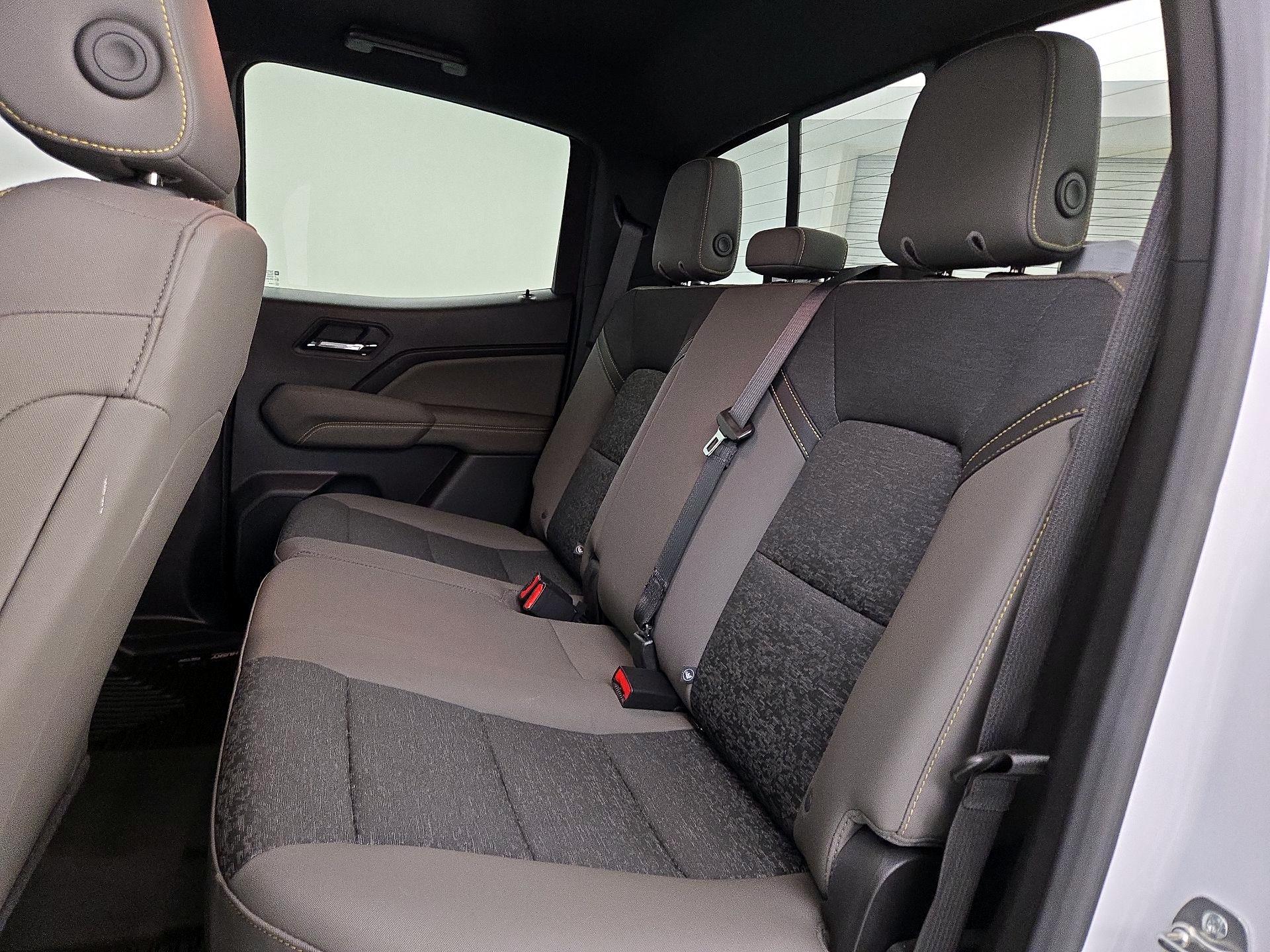 Thumbnail: 2024 Chevrolet Colorado - 19