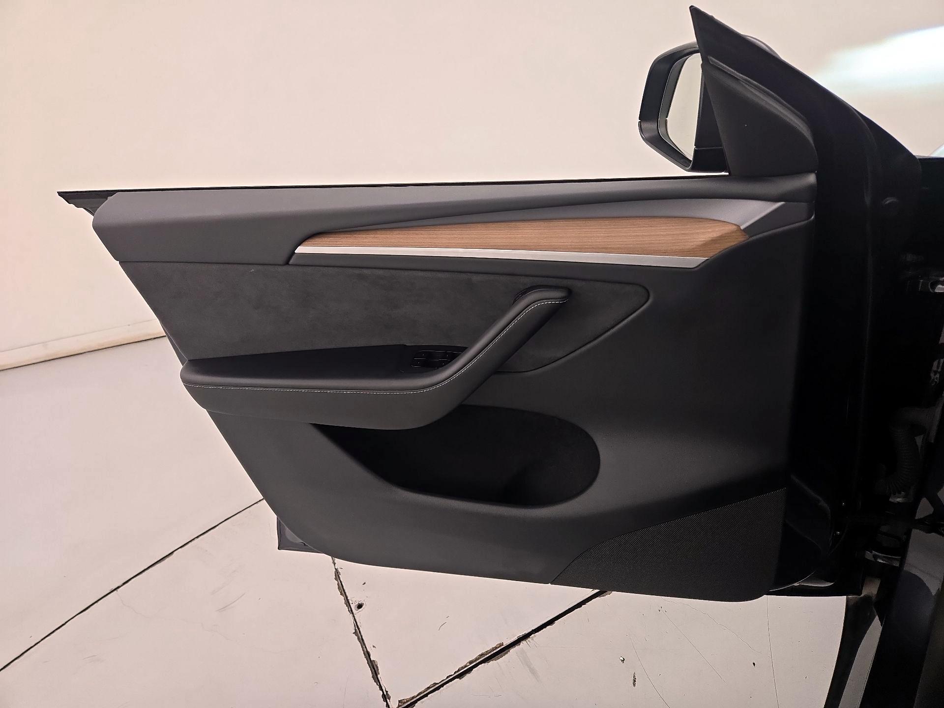 Thumbnail: 2025 Tesla Model Y - 12