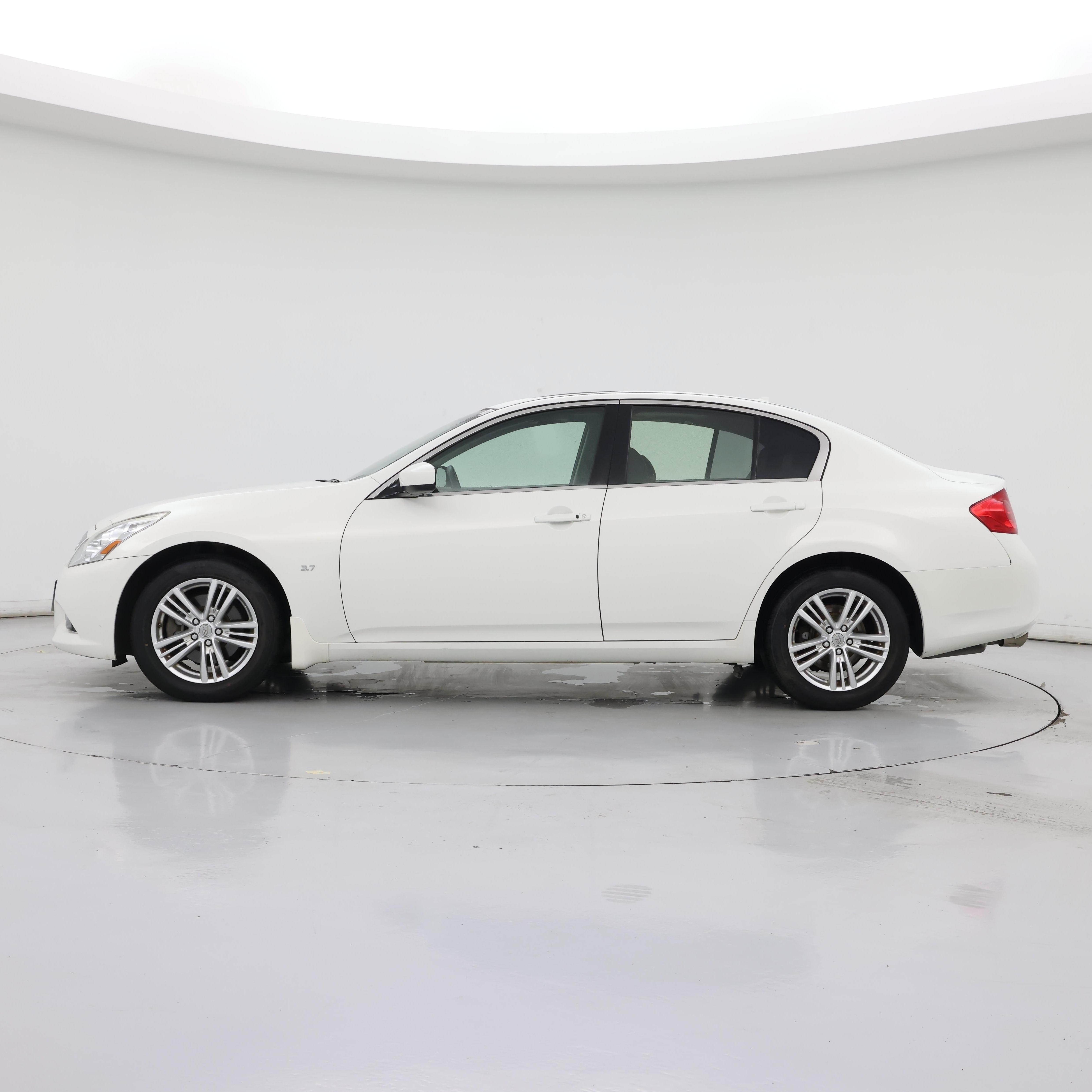 Thumbnail: 2015 INFINITI  - 3