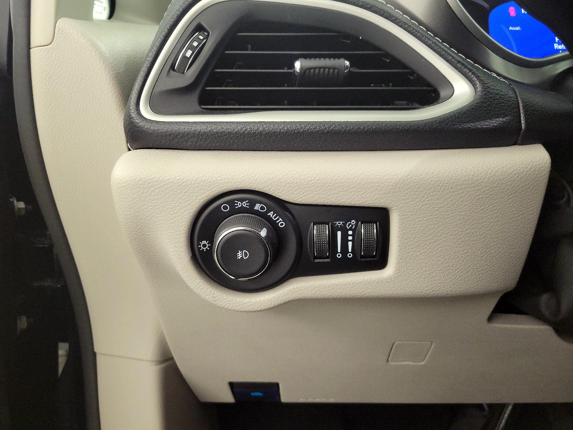 Thumbnail: 2024 Chrysler Pacifica - 13