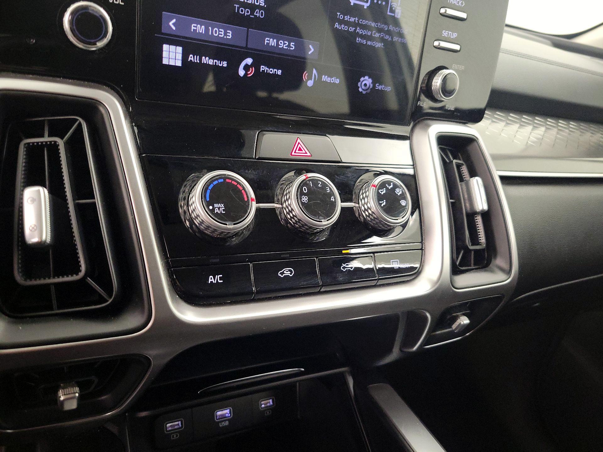 Thumbnail: 2022 Kia Sorento - 16