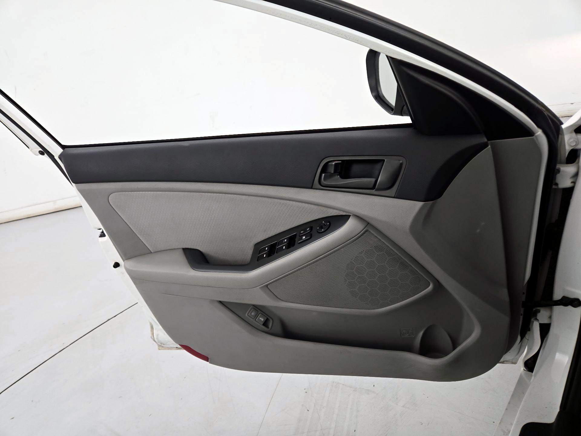 Thumbnail: 2015 Kia Optima - 12