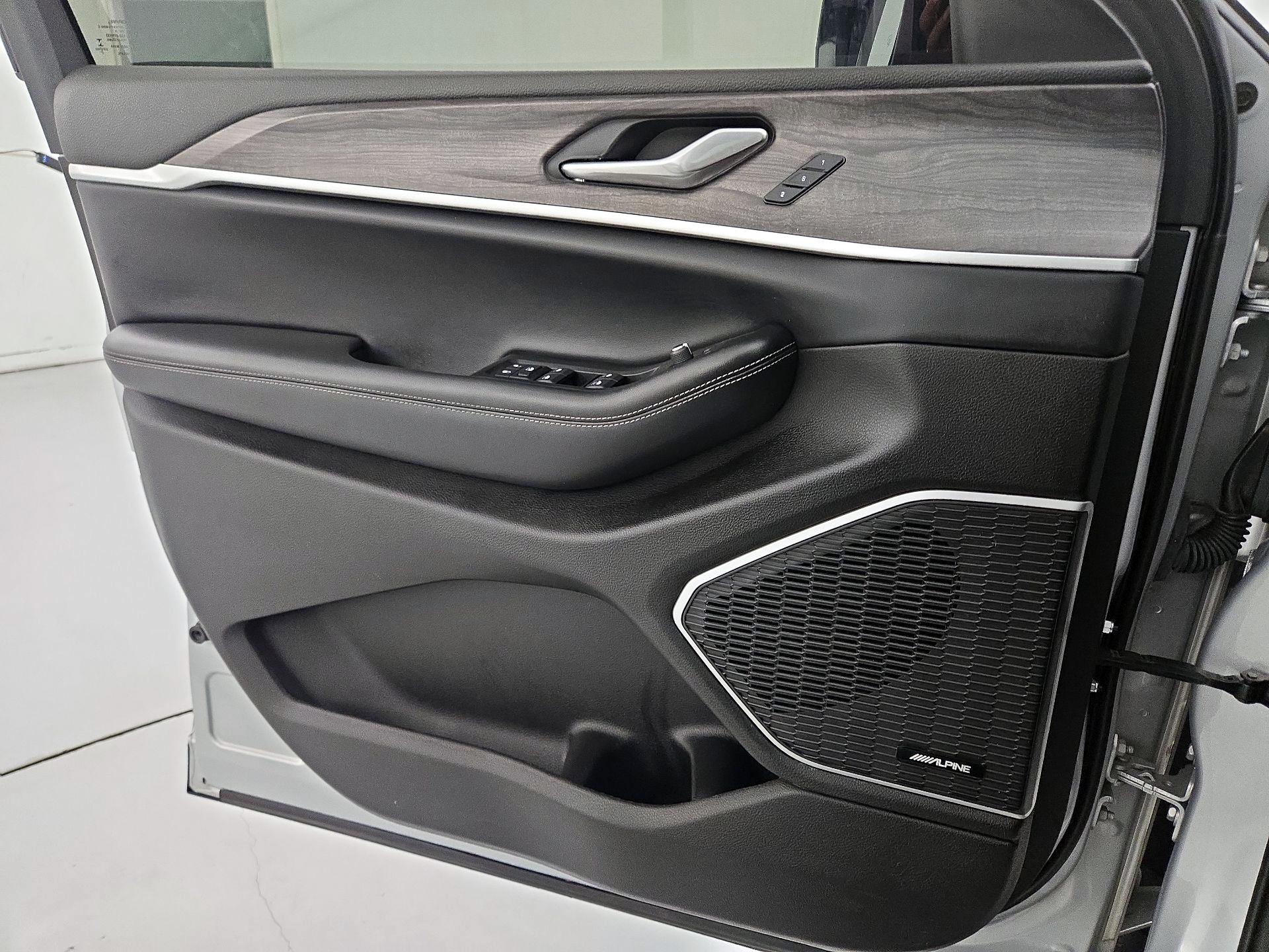 Thumbnail: 2022 Jeep Grand Cherokee L - 12