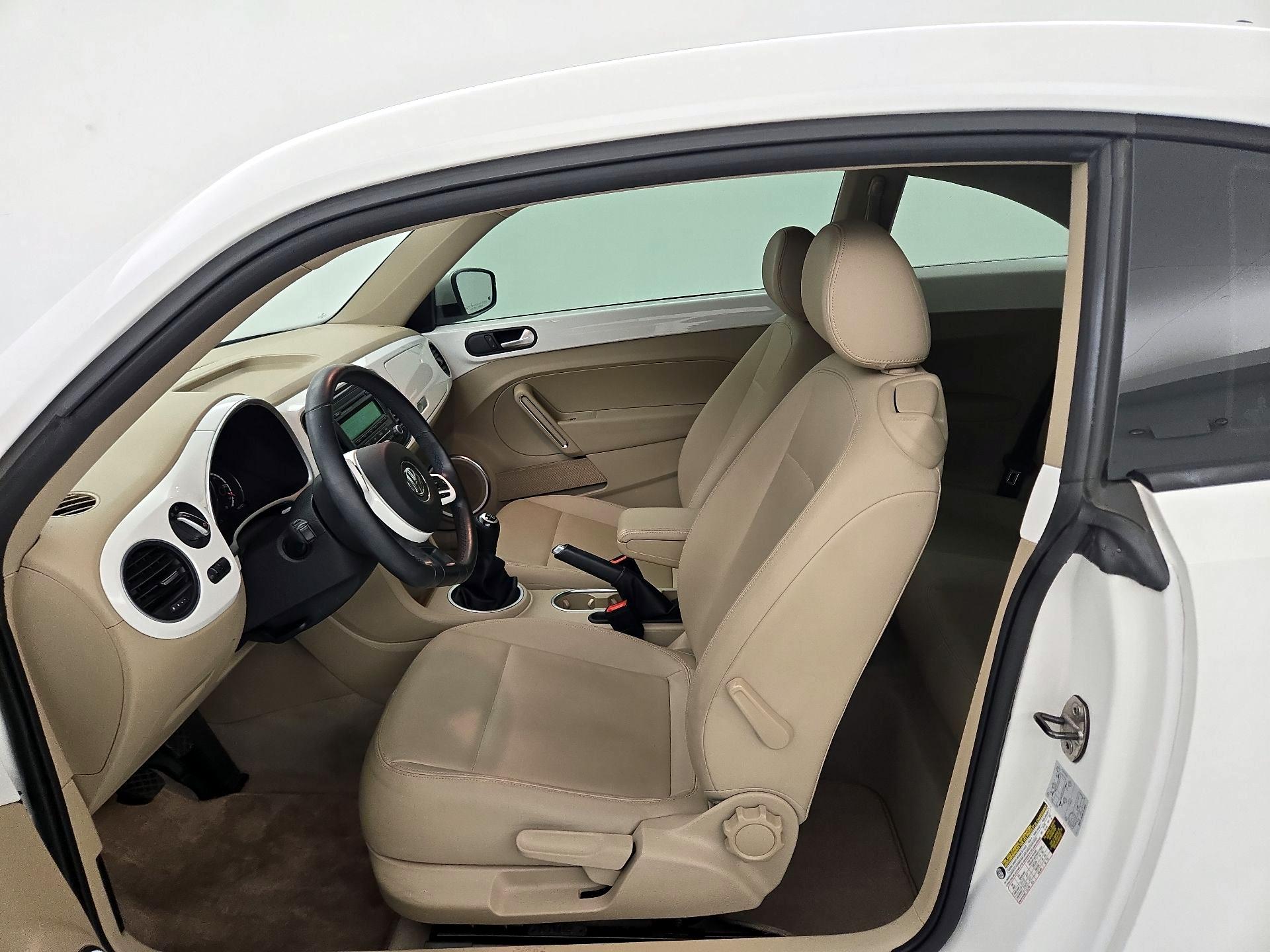 Thumbnail: 2014 Volkswagen Beetle - 11