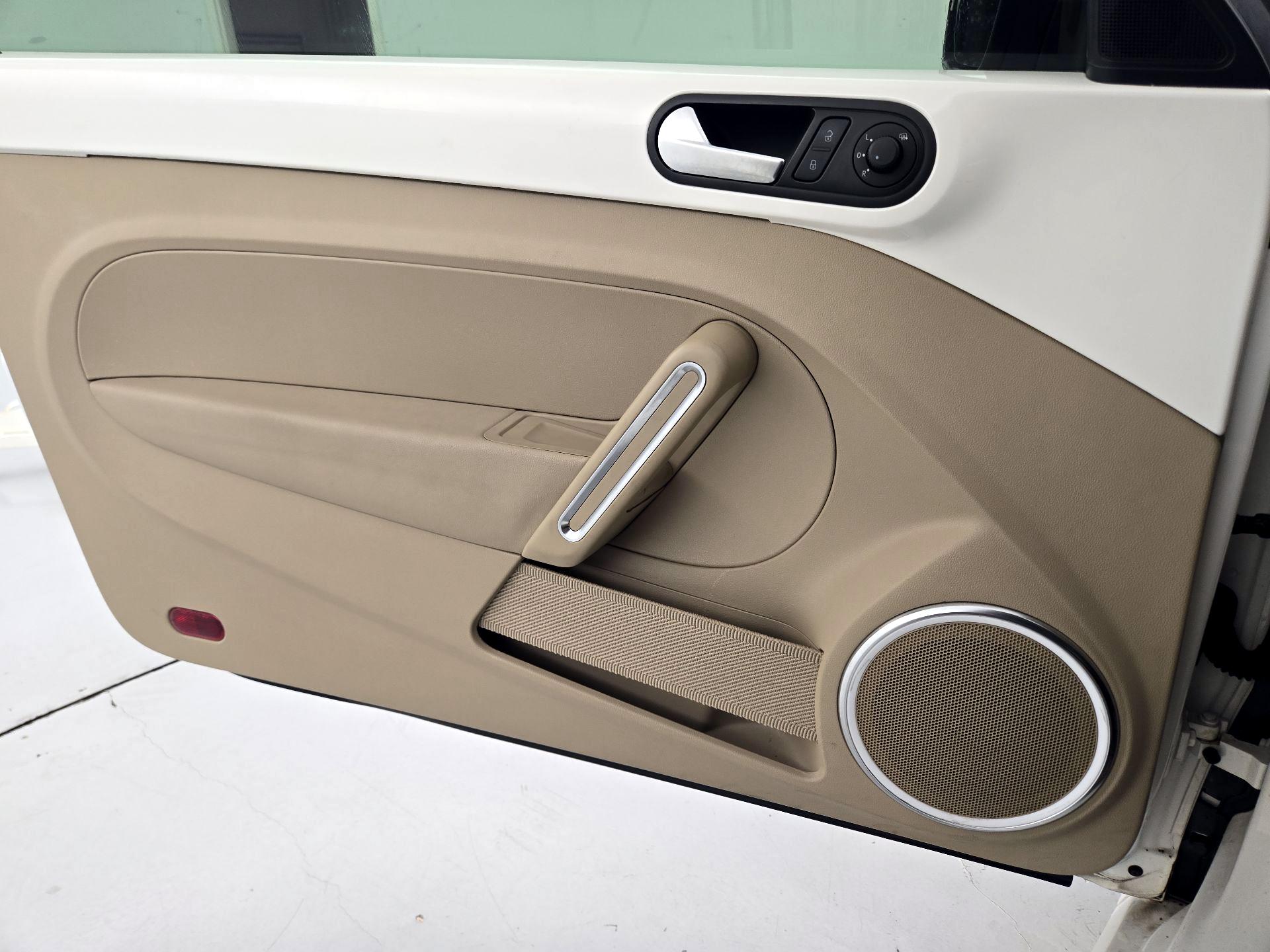 Thumbnail: 2014 Volkswagen Beetle - 12