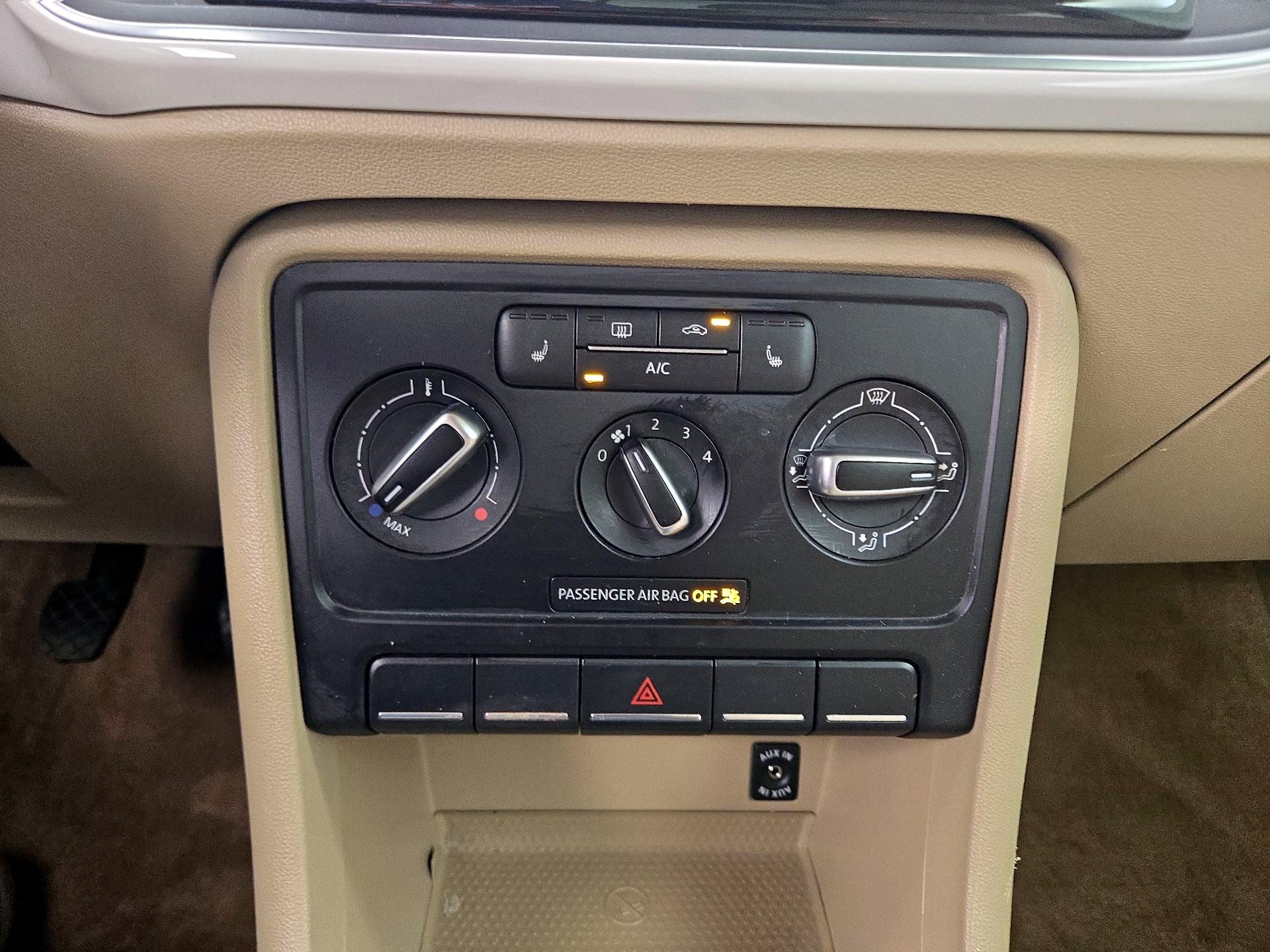 Thumbnail: 2014 Volkswagen Beetle - 15