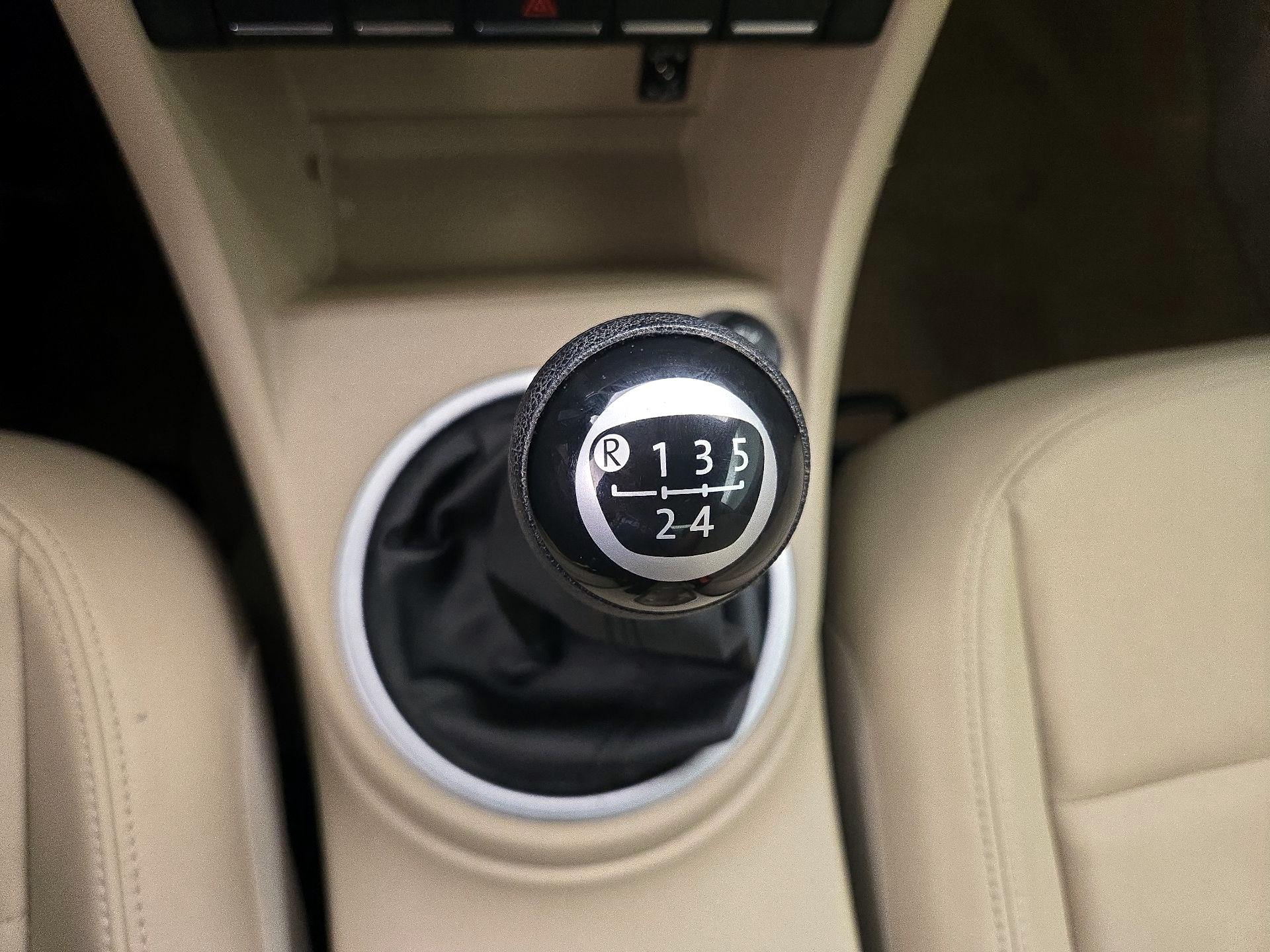 Thumbnail: 2014 Volkswagen Beetle - 16