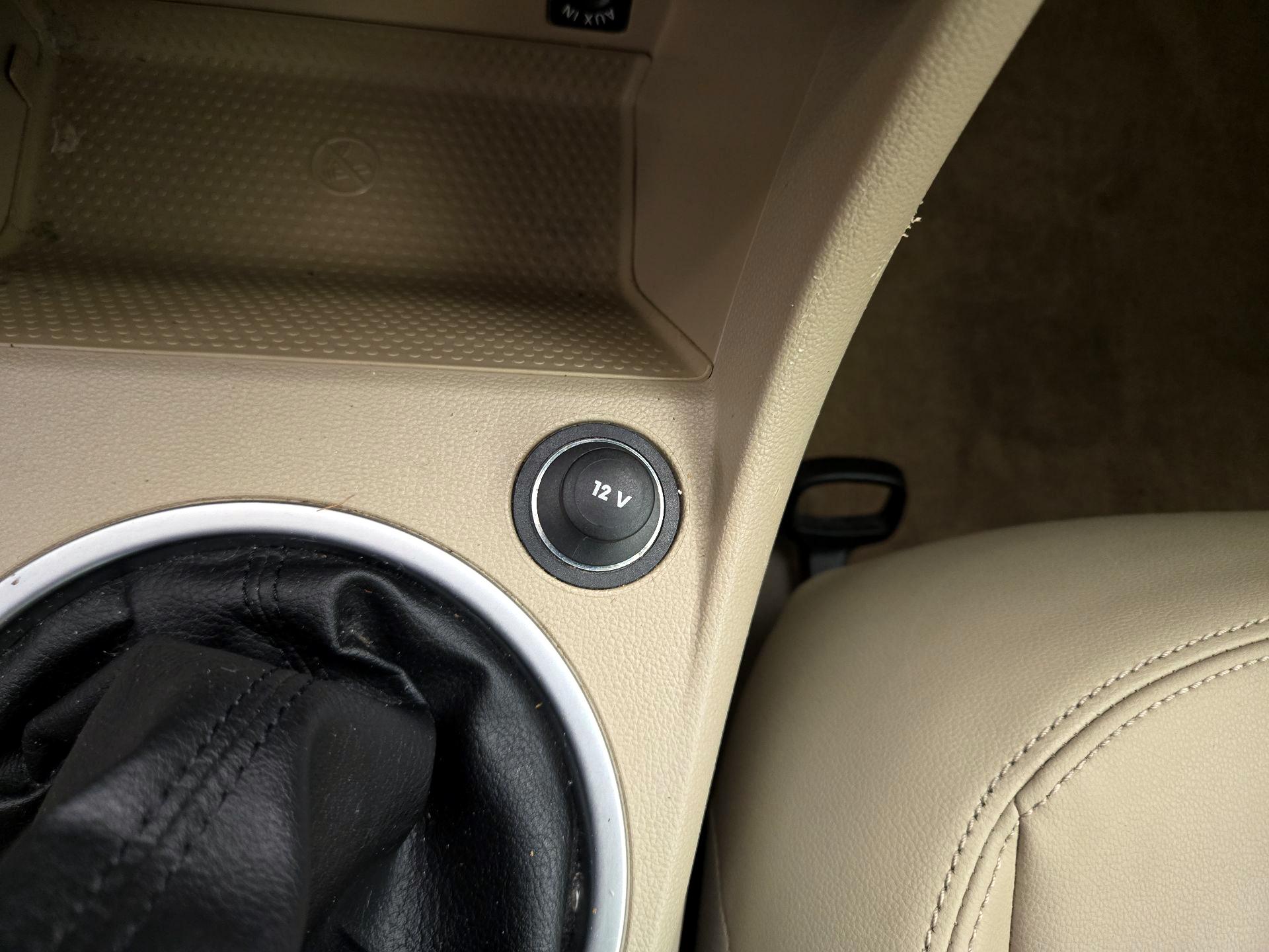 Thumbnail: 2014 Volkswagen Beetle - 17