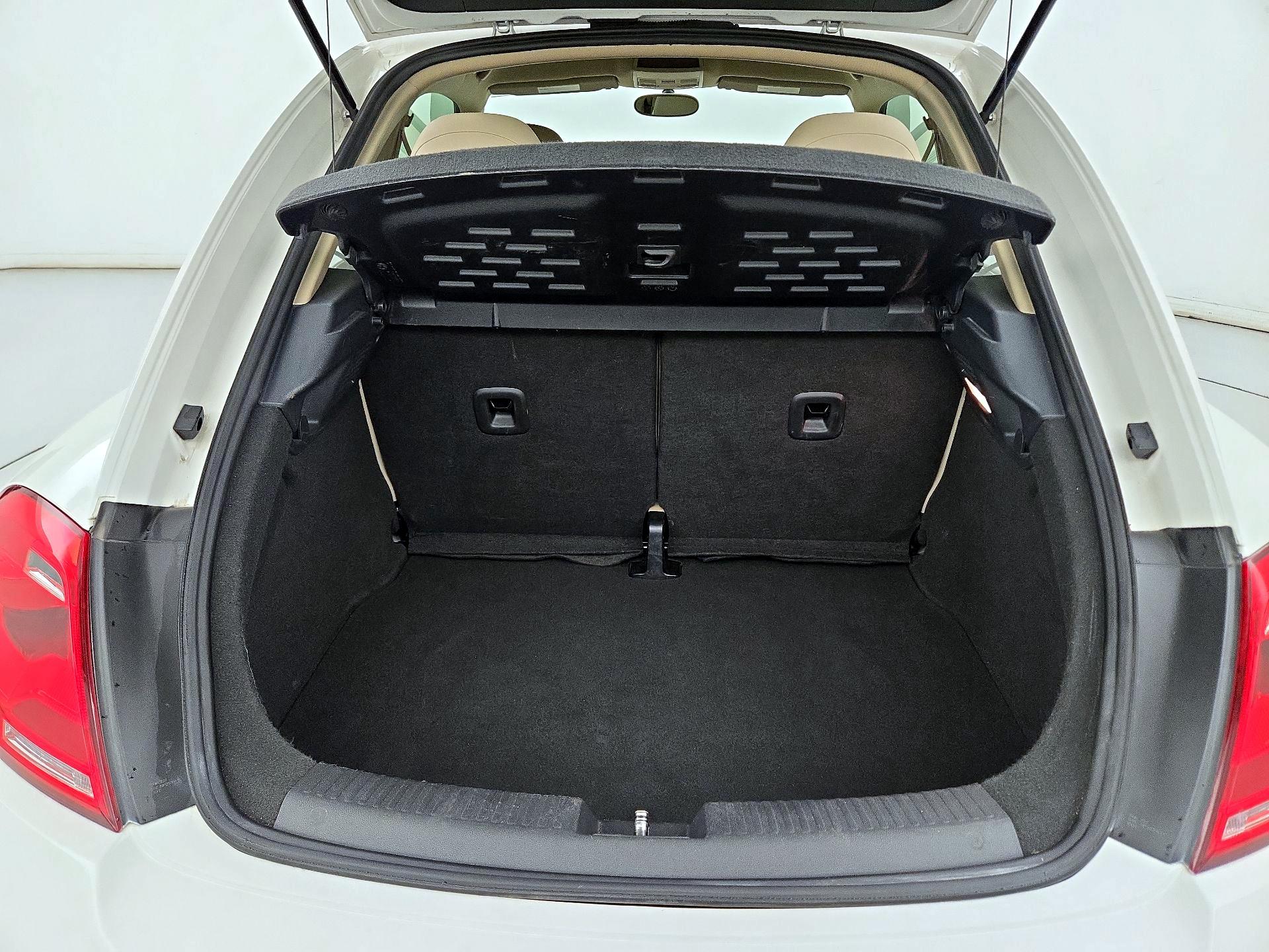 Thumbnail: 2014 Volkswagen Beetle - 18